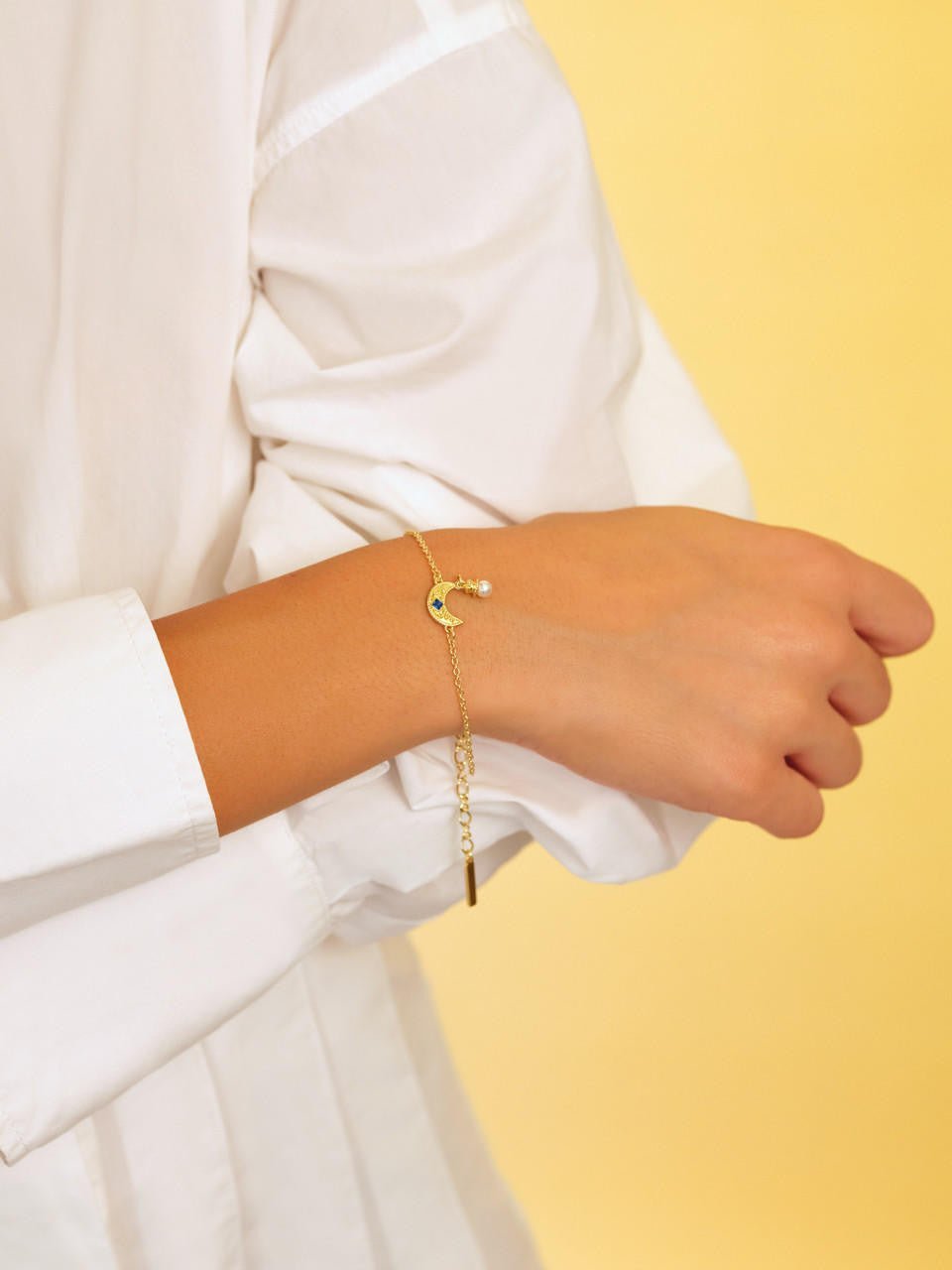 Pearl And Moon Bracelet | APJS2041 - Les Nereides