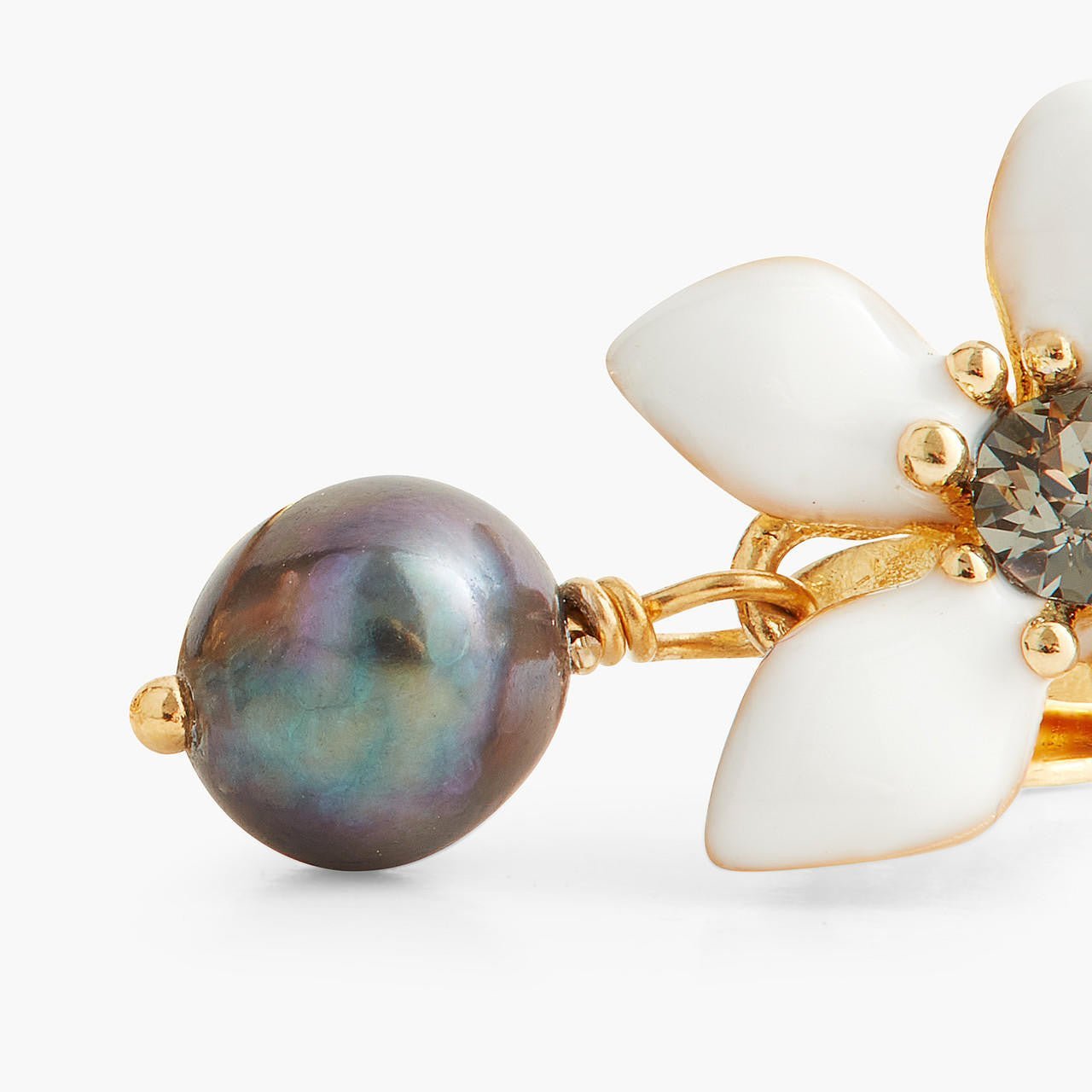 Ranunculus and cultured pearls earrings | AQFN1071 - Les Nereides