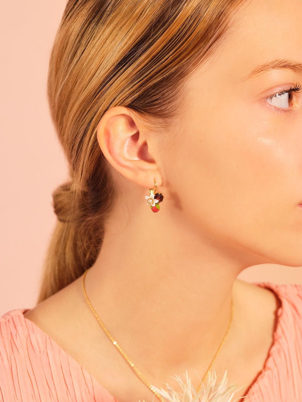 Raspberry And Flower Earrings | APVE1031 - Les Nereides