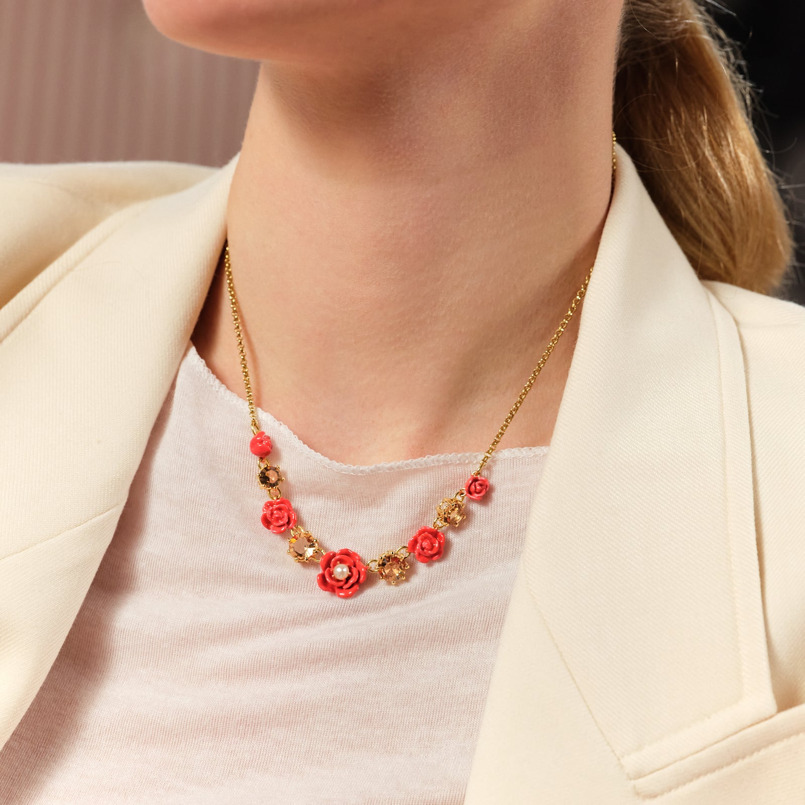 Roses, cultured pearl and stone statement necklace | ASAR3061 - Les Nereides