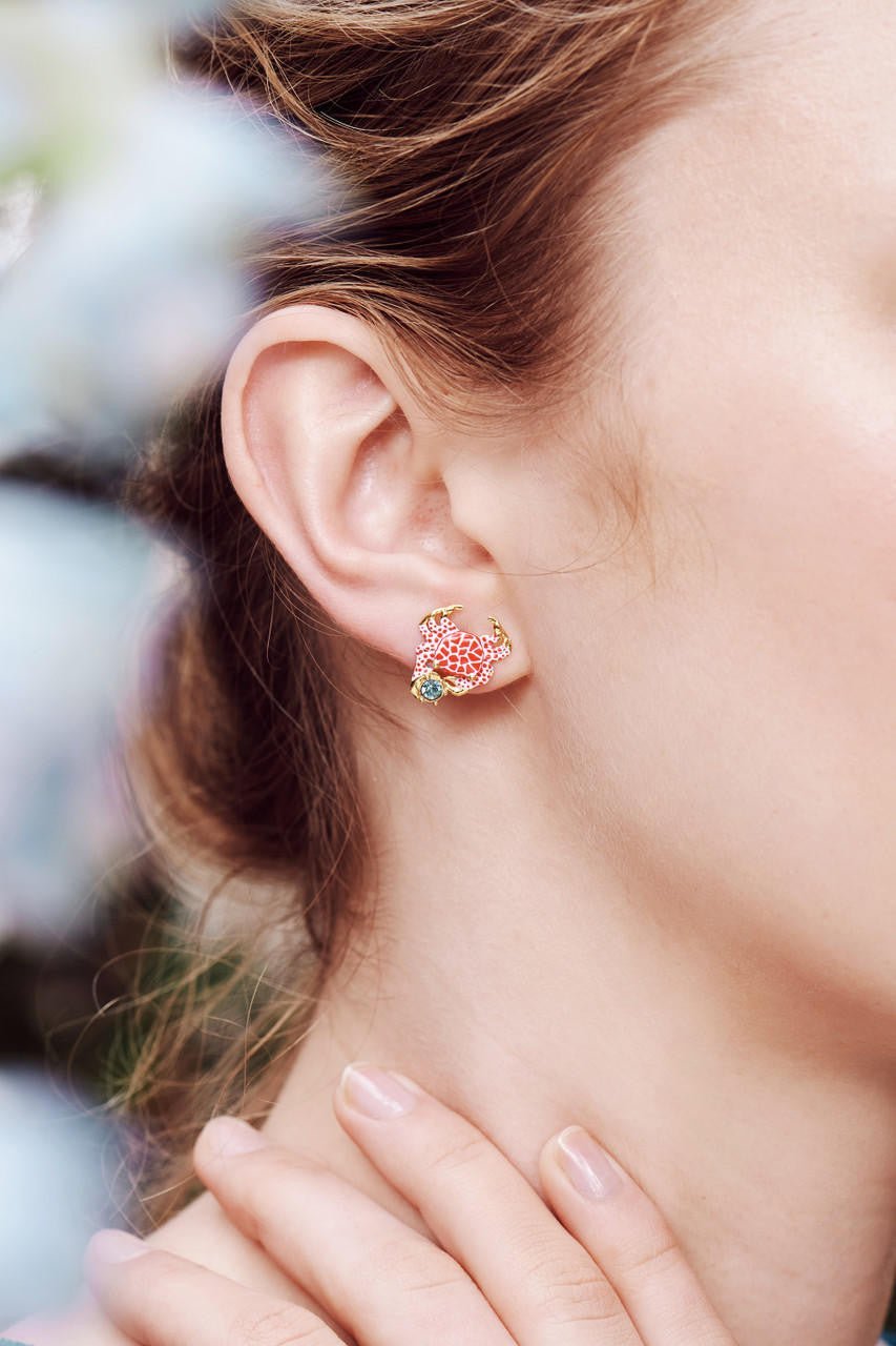 Seashell And Scarlet Crab Asymmetrical Post Earrings | AOGL1041 - Les Nereides