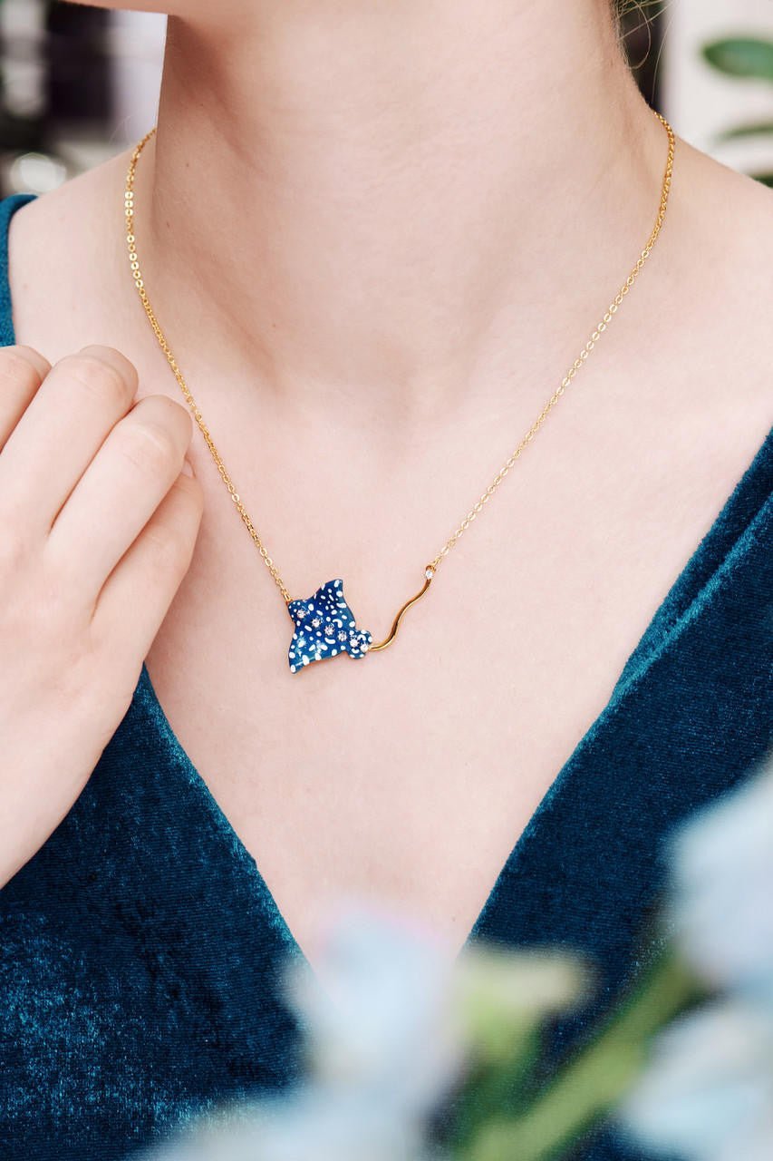 Speckled Blue Eagle Ray Pendant Necklace | AOGL3071 - Les Nereides