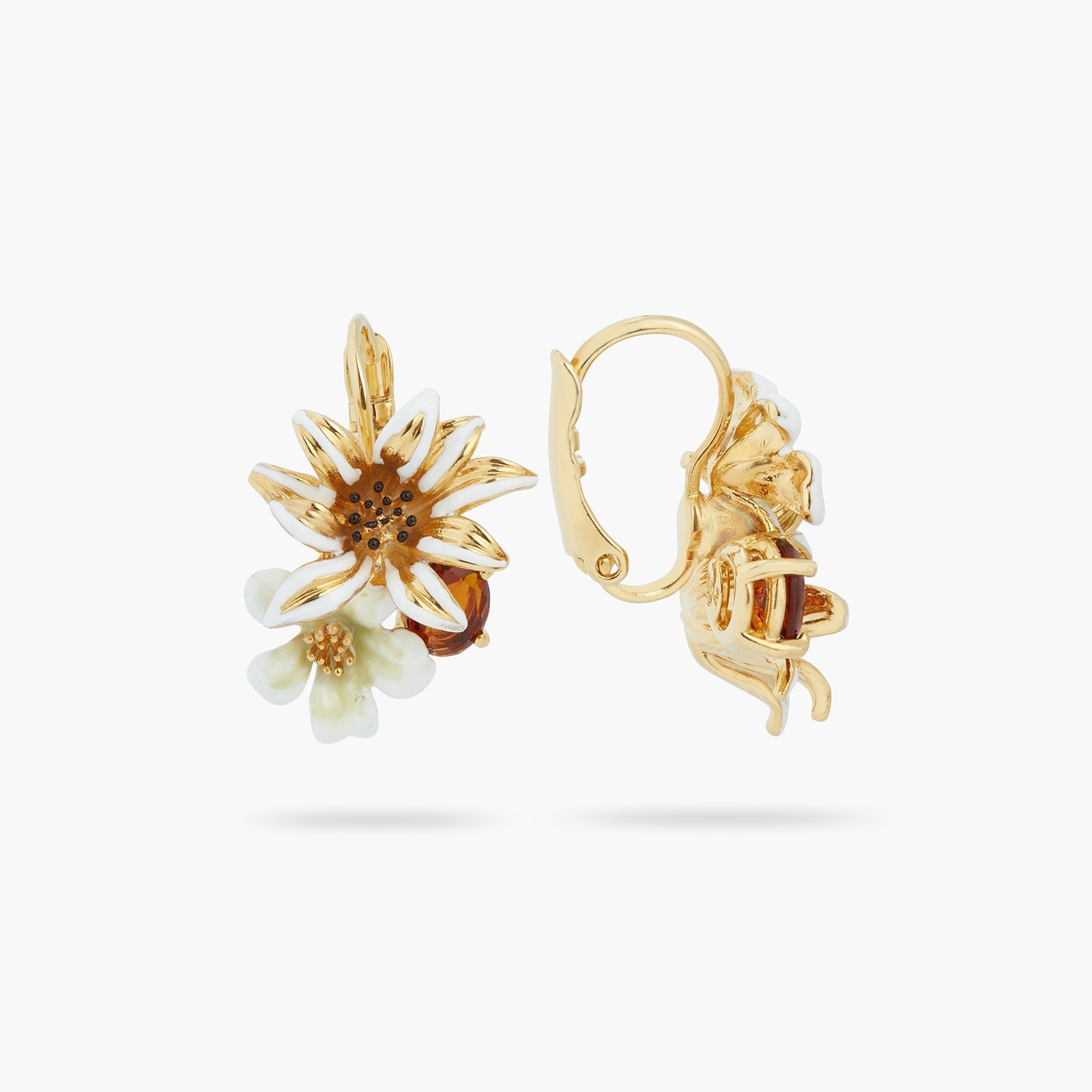 White And Gold Flowers And Faceted crystal Earrings | ASTM1071 - Les Nereides