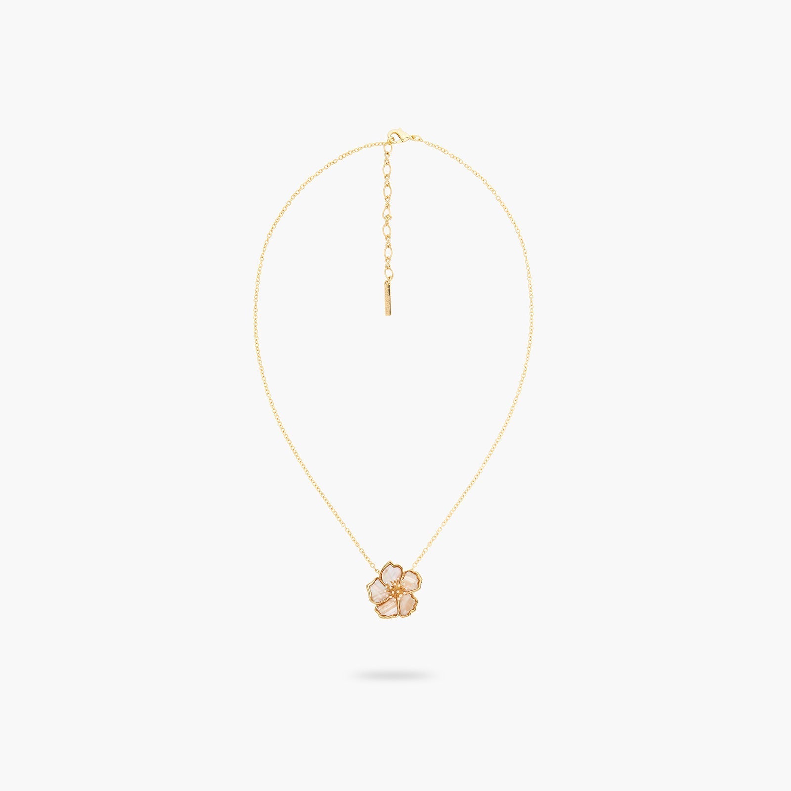 Wild rose mother of pearl pendant necklace | ASEN3101 - Les Nereides