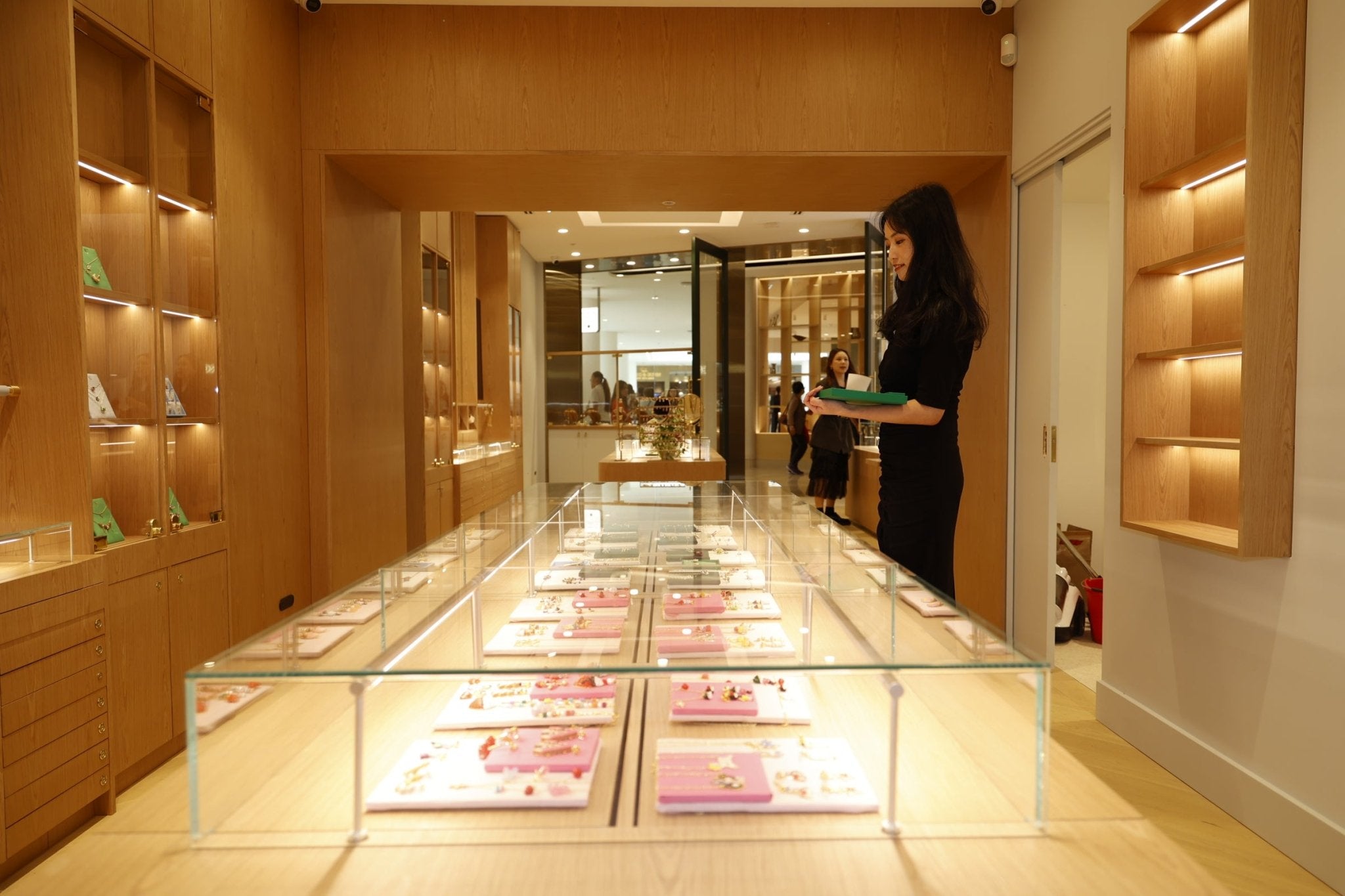Top 5 French Jewellery Brands to Know in 2025 – Timeless Parisian Style - Les Nereides