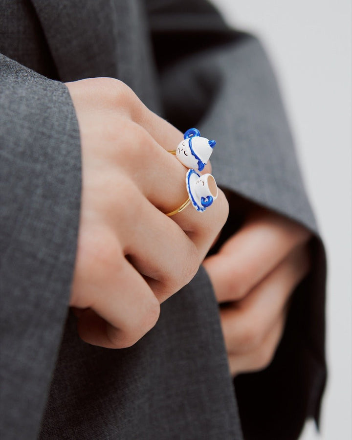 Adjustable Ring With Blue And White Teapot And Yellow Rhinestone | AWWI6021 - Les Nereides