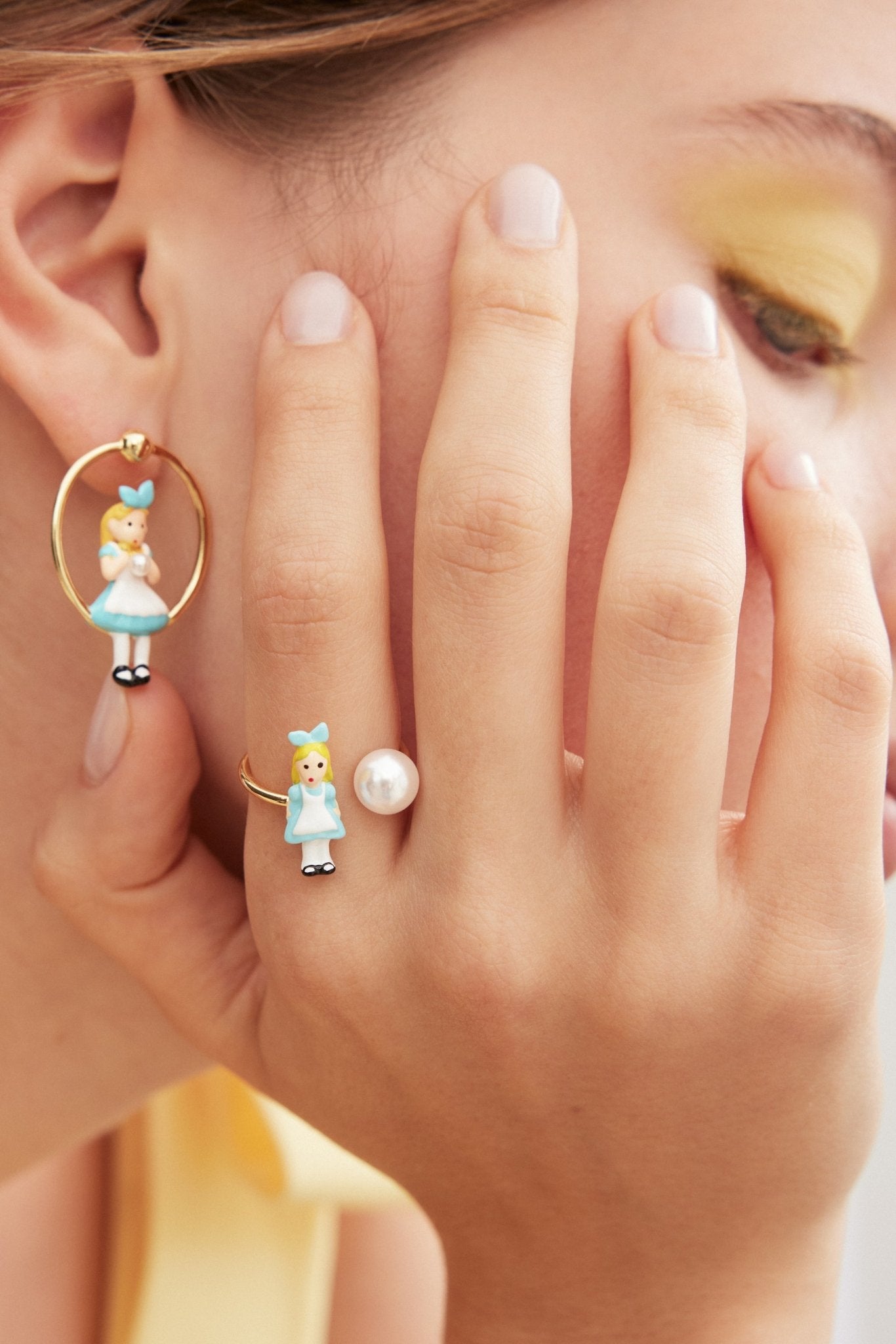 Alice And Little Red Riding Hood Asymmetric Hoop Earrings | AXMT1011 - Les Nereides