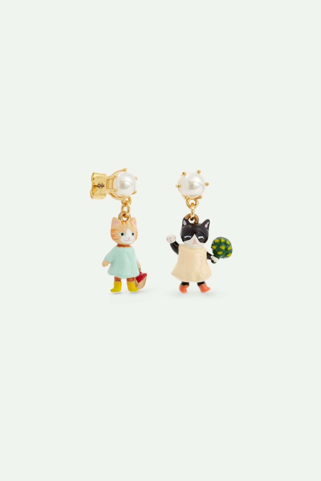 Asymmetrical ginger and black kitten dangle earrings | AVHP1051 - Les Nereides
