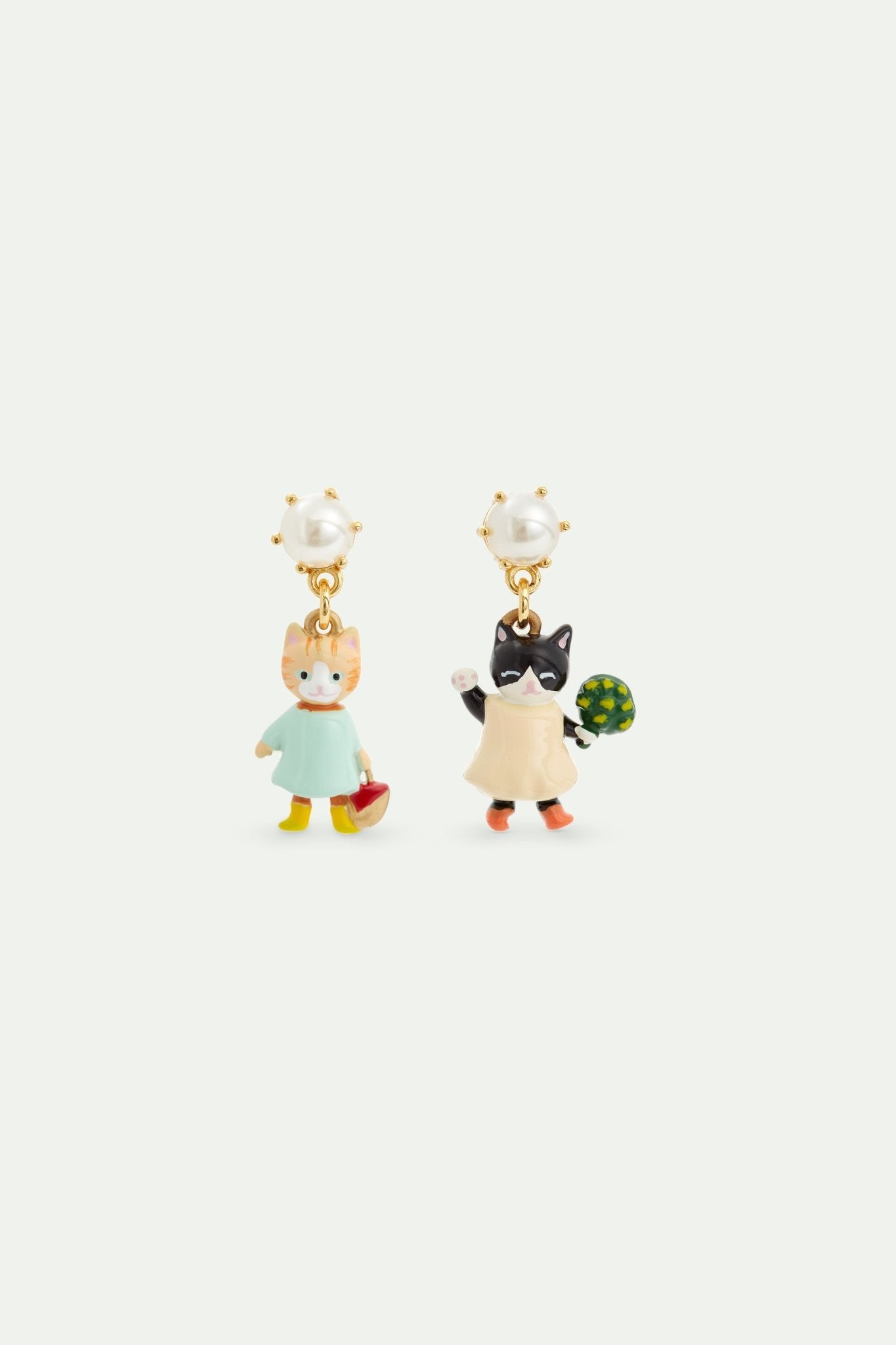 Asymmetrical ginger and black kitten dangle earrings | AVHP1051 - Les Nereides