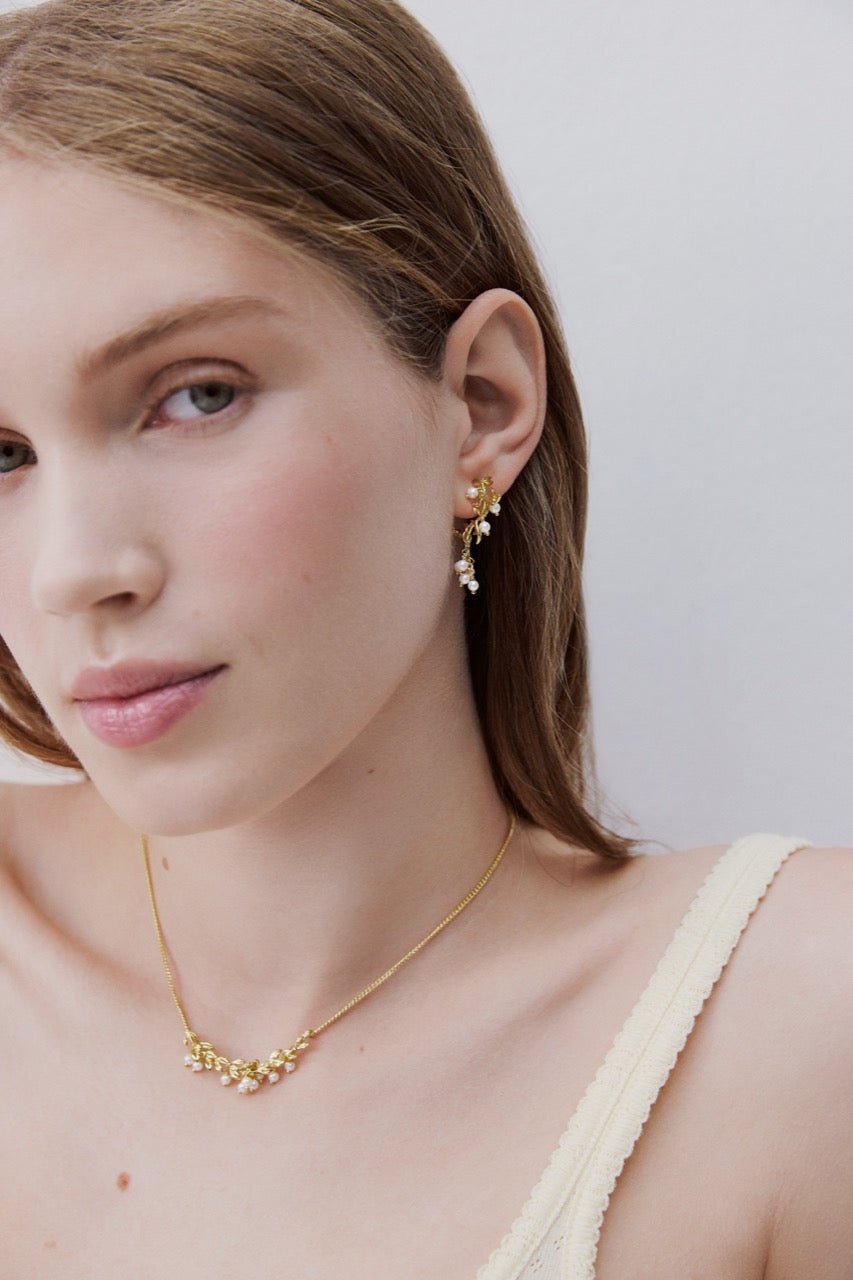 AWNF106T/1 Gold And White Post Earrings With Laurel Arch And Cultured Pearls - Les Nereides
