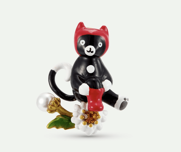 Black And White Puss In Boots, Flower And Pearl Brooch | AXCN5011 - Les Nereides