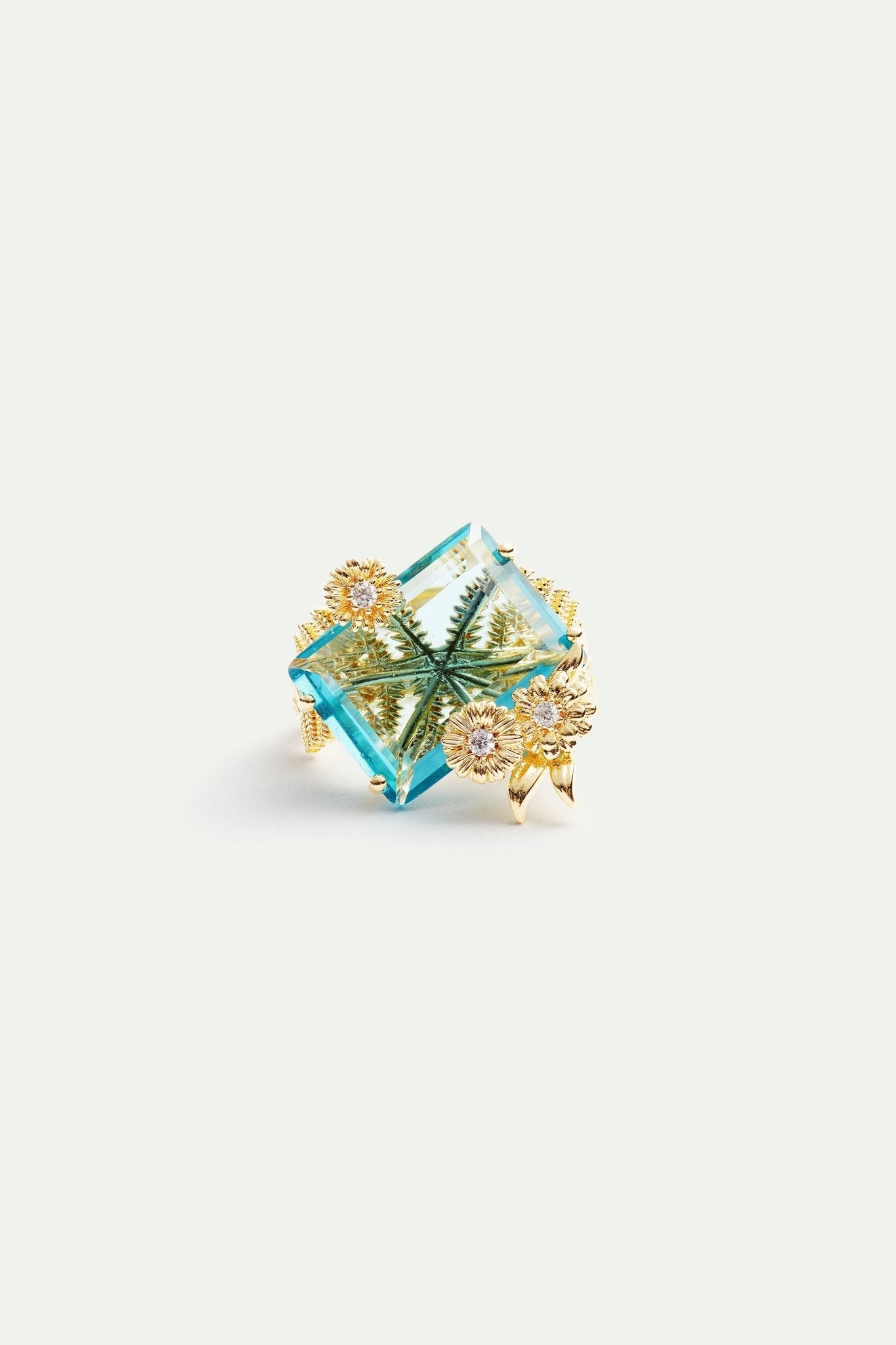 Blue cut stone and golden flower ring | AVNF6071 - Les Nereides