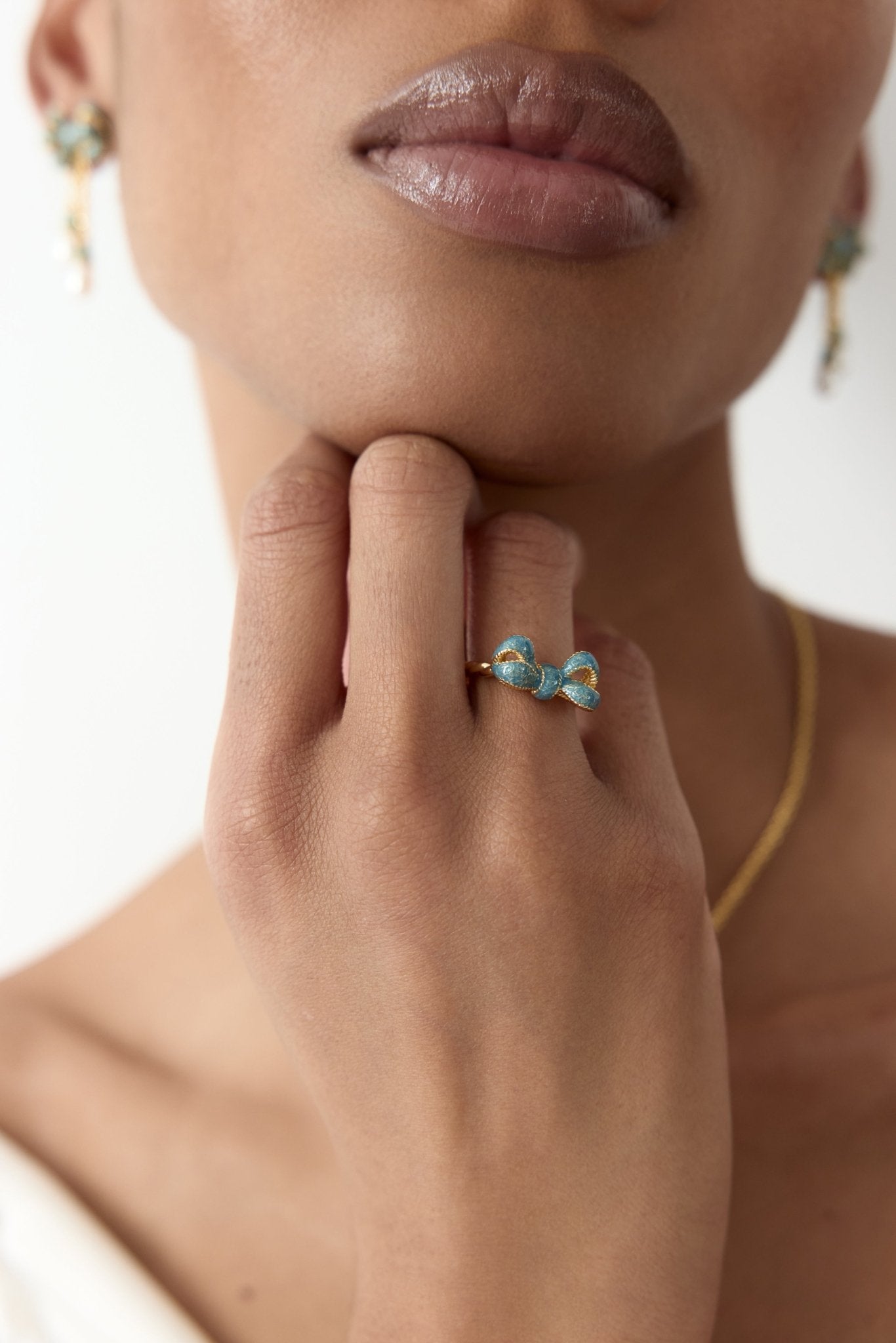 Blue Ribbon And Cultured Pearl Ring | AYOP6031 - Les Nereides
