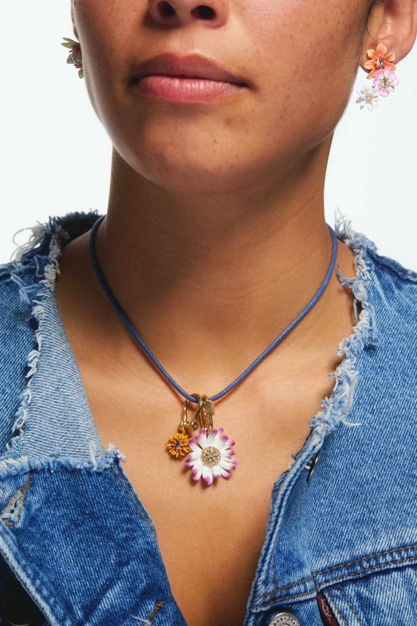 Carabiner and flower blue necklace | AVFR3021 - Les Nereides