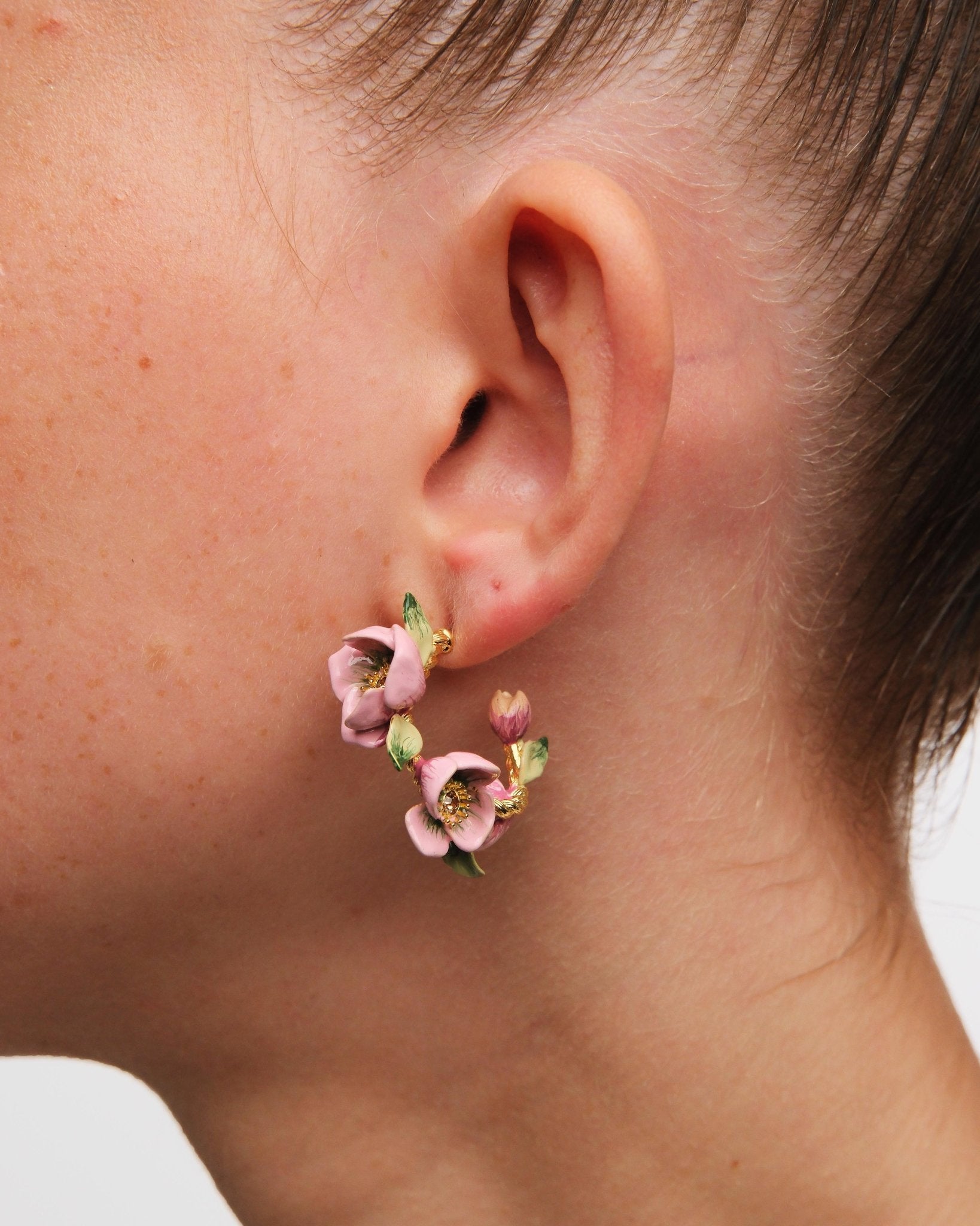 Christmas Rose & Hellebore Flower Hoop Earrings | AUVH1041 - Les Nereides