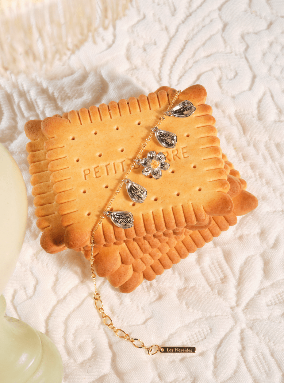 Daisy And Engraved Petal Fine Bracelet | ASAM2021 - Les Nereides