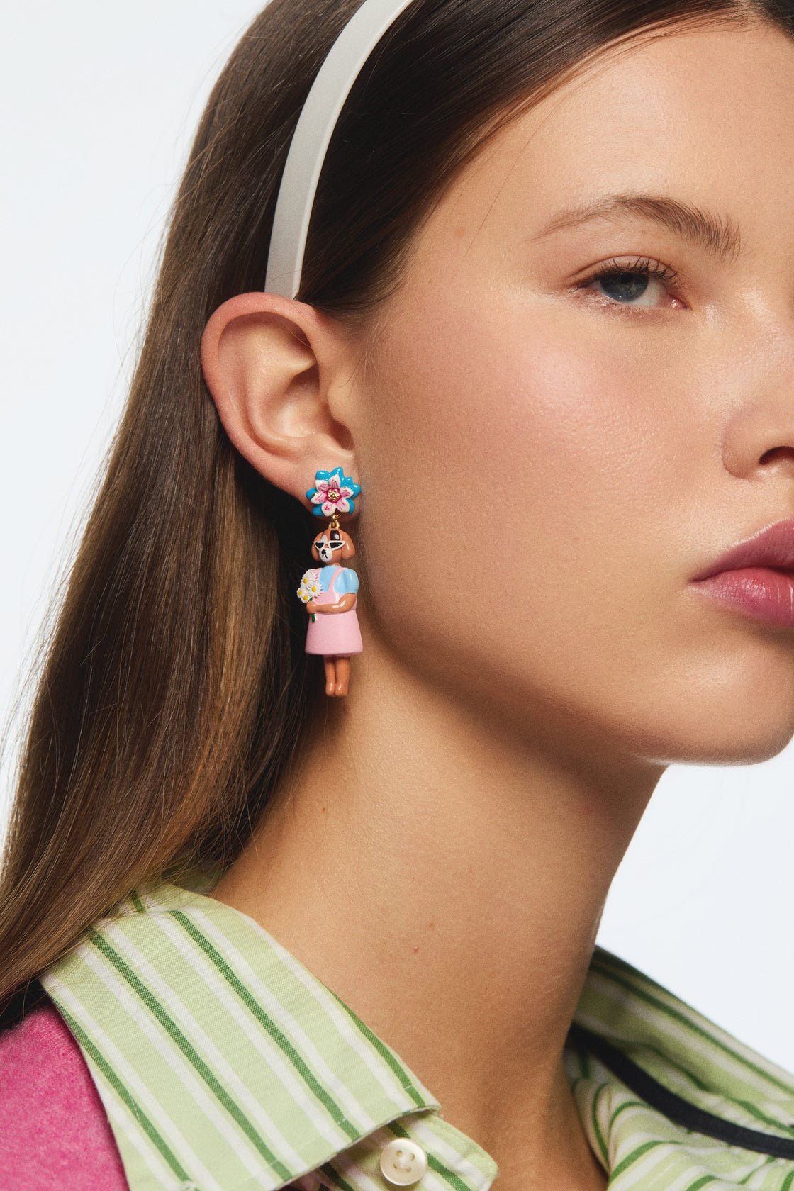 Dog and blue flower dangle earrings | AVHP1031 - Les Nereides
