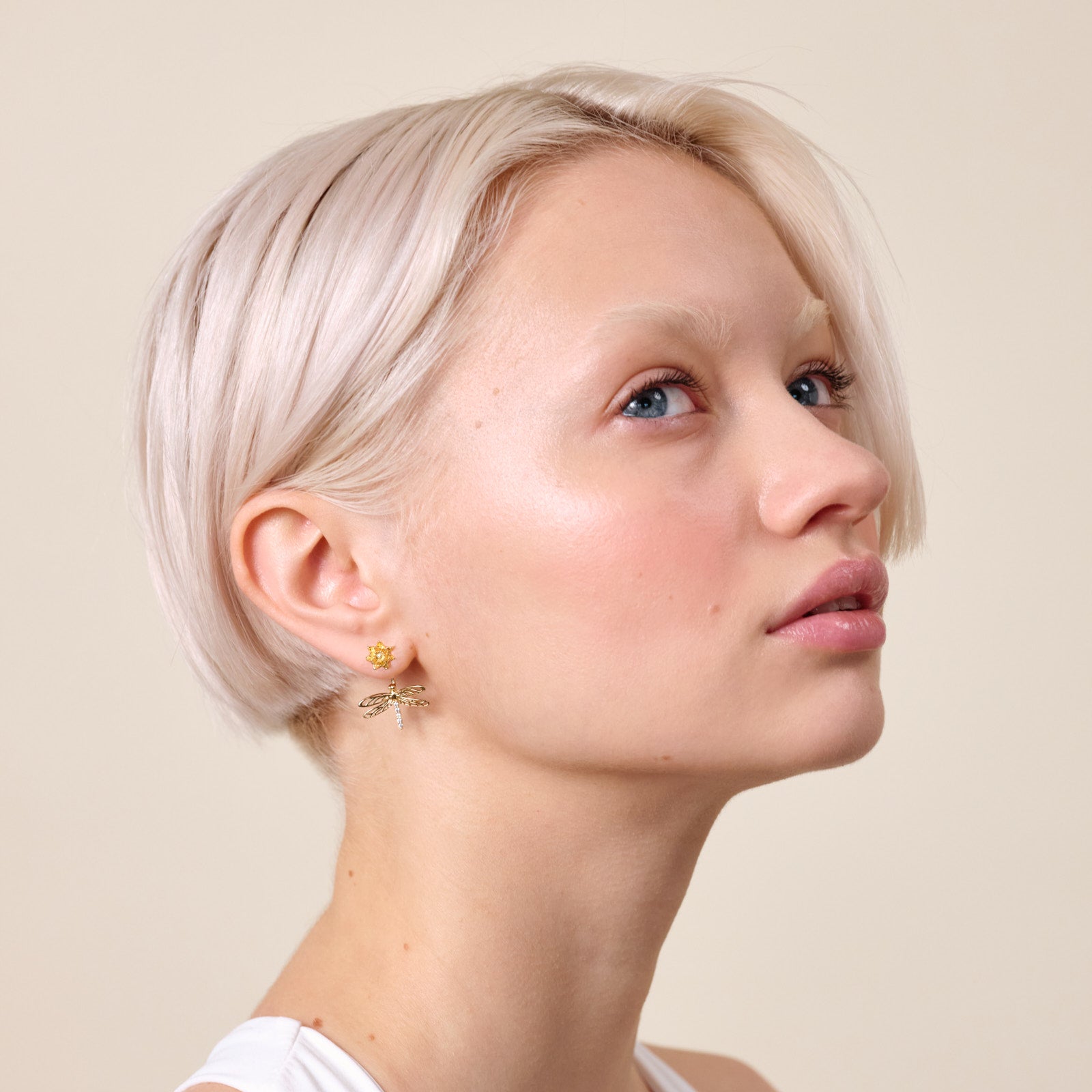 Dragonfly, Flower And Crystal Dangling Earrings | ATNF1061 - Les Nereides