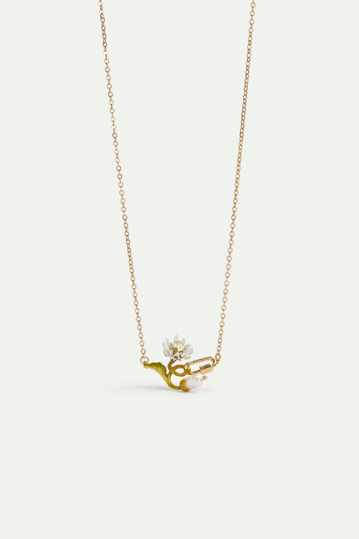 Fine necklace with white and green daisy, mother of pearl bead and carabiner | AVFR3031 - Les Nereides