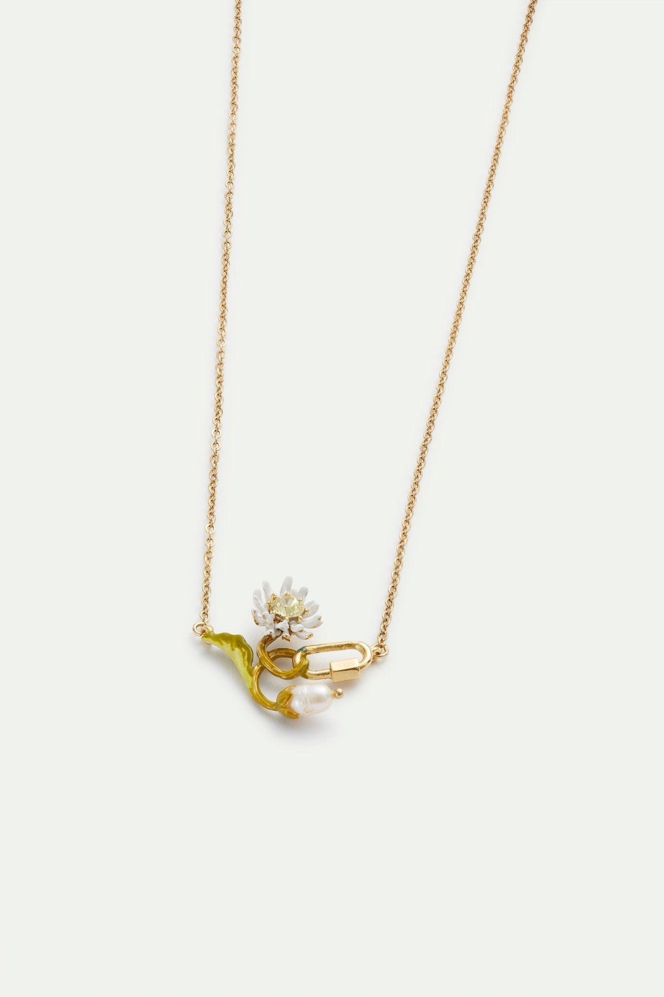 Fine necklace with white and green daisy, mother of pearl bead and carabiner | AVFR3031 - Les Nereides