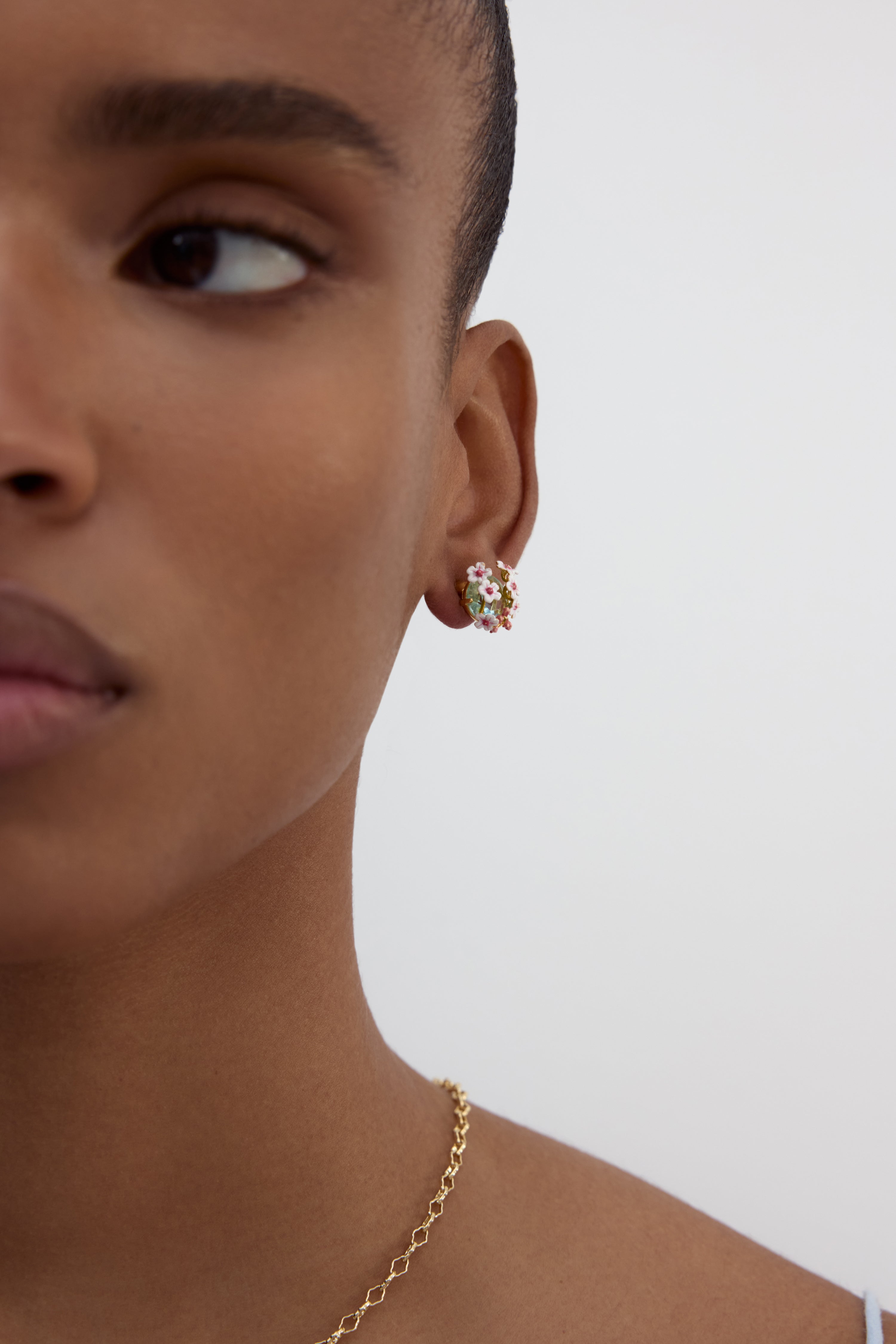 Blue Round Faceted Stone Earrings With White And Pink Hawthorn | AYDF1021