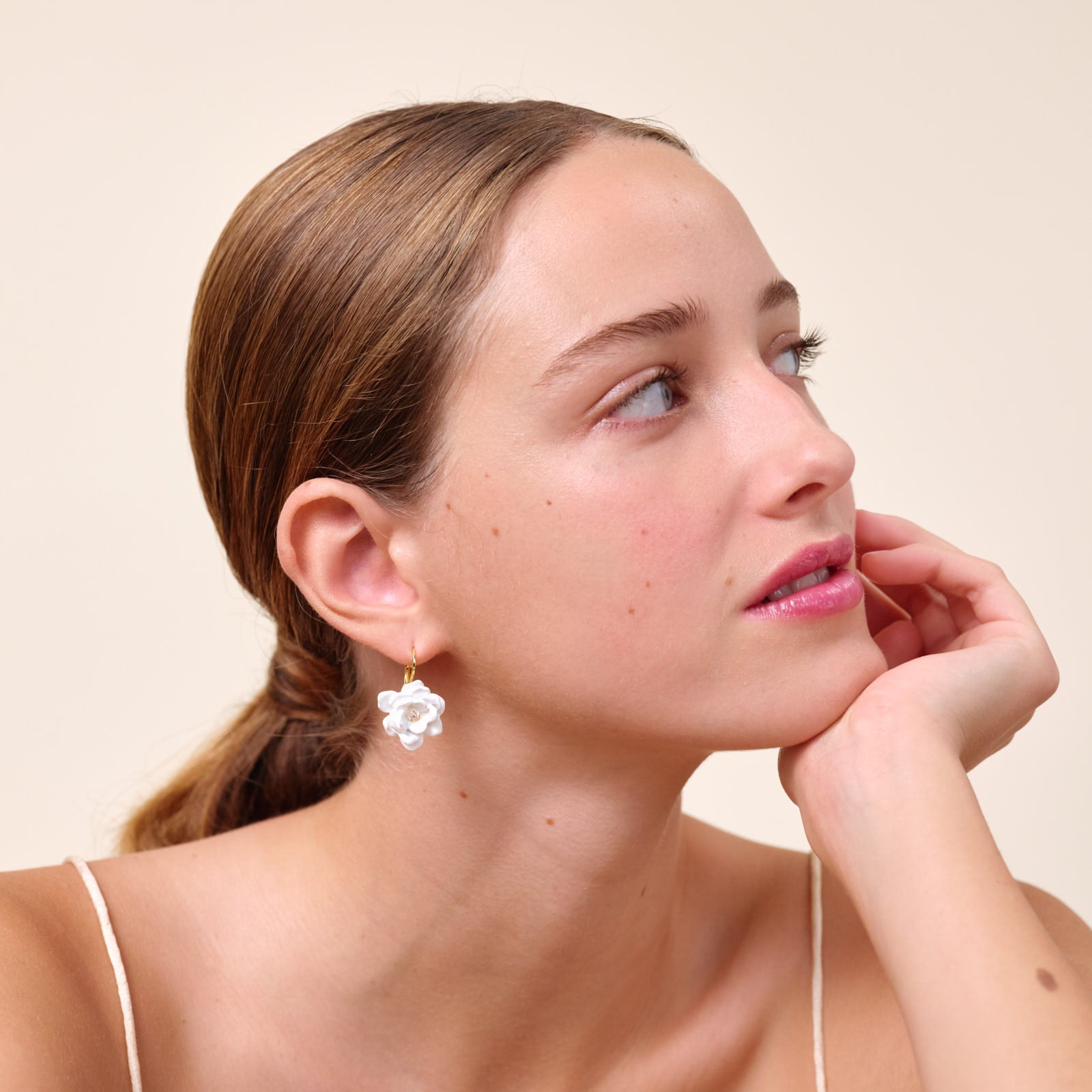 Gardenia And Cut Stone Earrings | ATBP1081 - Les Nereides