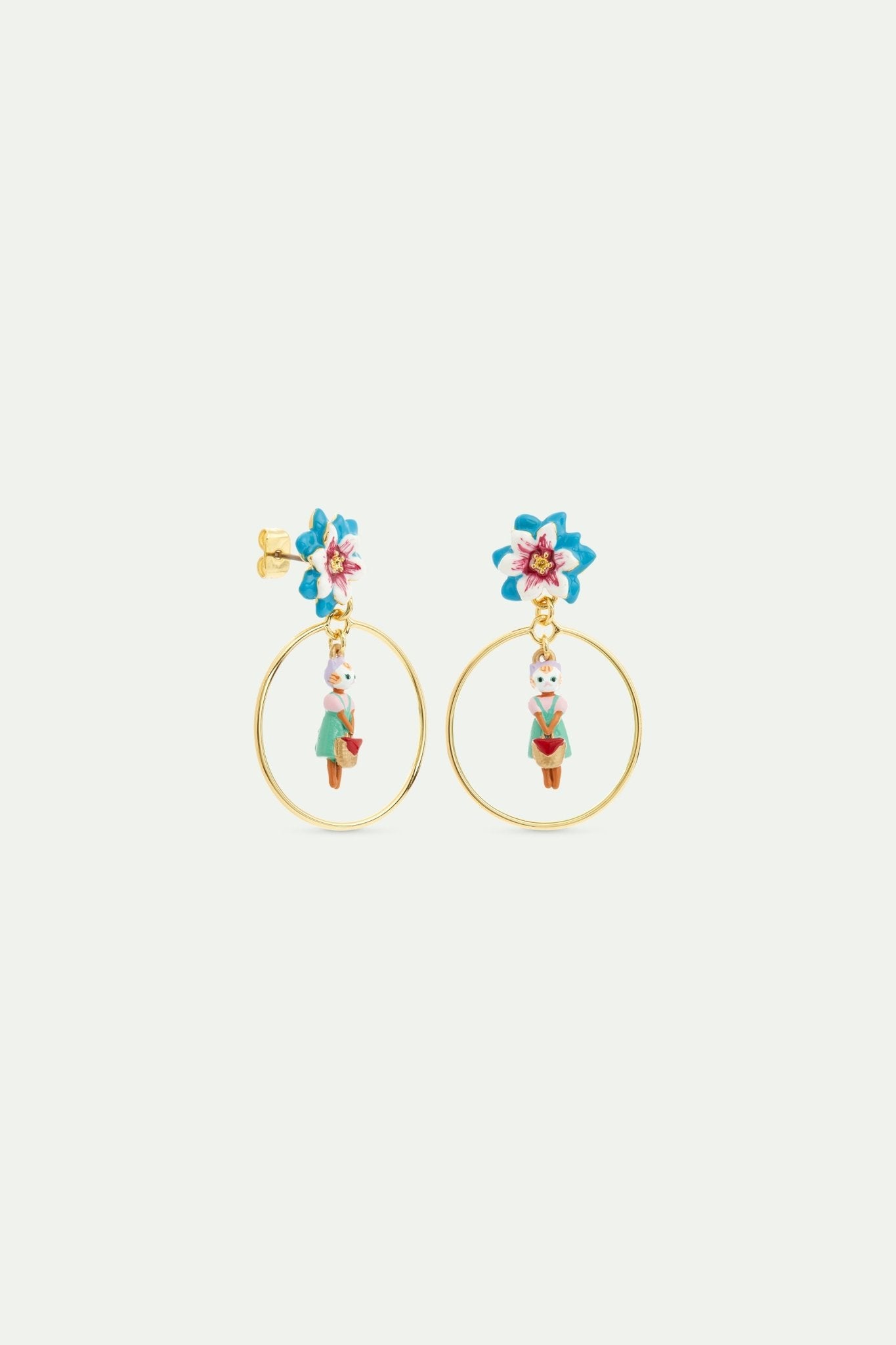 Ginger cat and blue flower dangle hoop earrings | AVHP1061 - Les Nereides