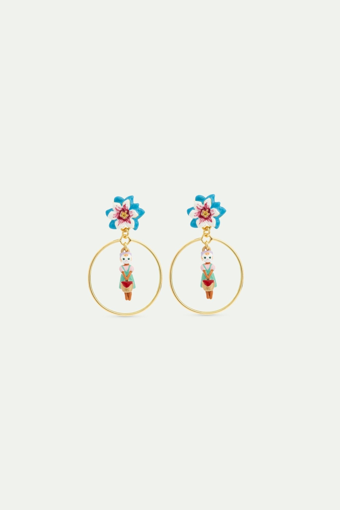 Ginger cat and blue flower dangle hoop earrings | AVHP1061 - Les Nereides