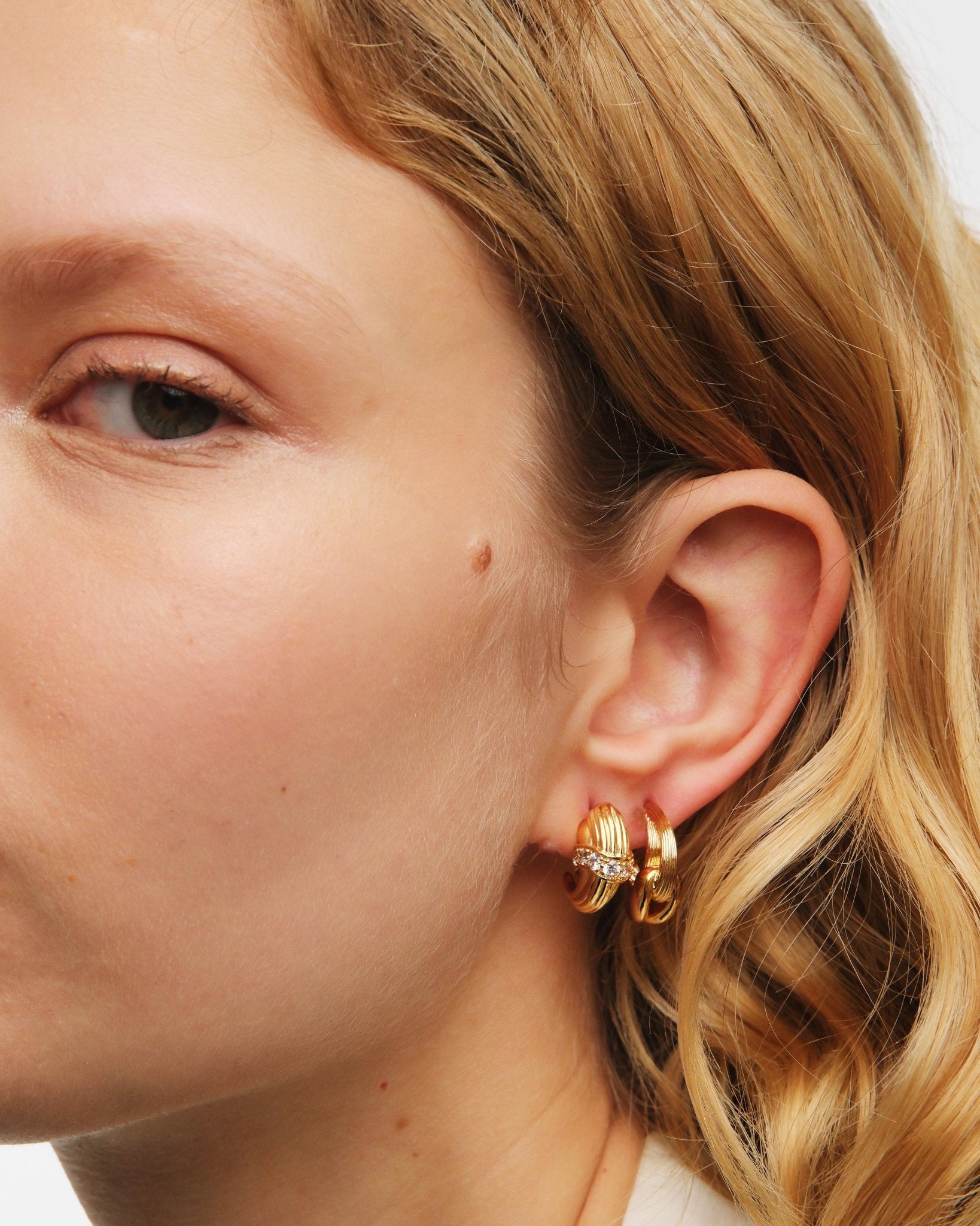 Gold And Crystal Earrings | AUNB1051 - Les Nereides