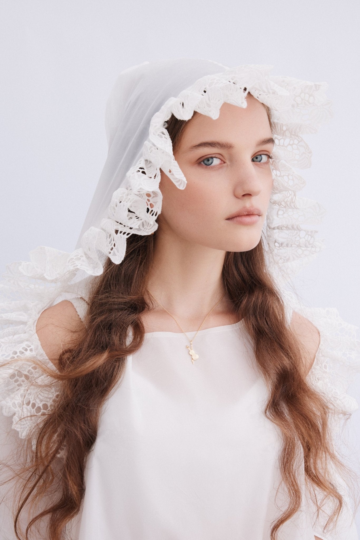 Gold Cello Pendant Necklace | AXOP3021 - Les Nereides