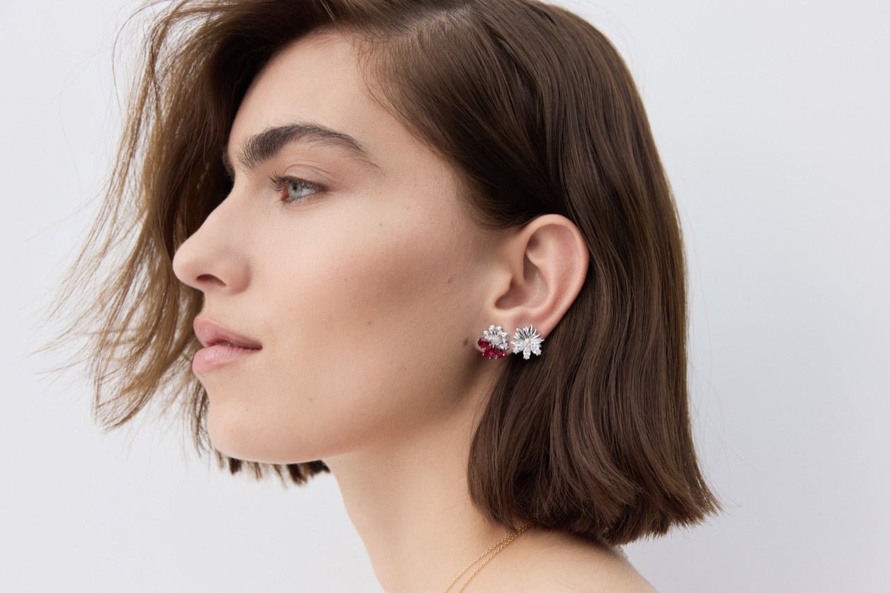 Gold Earrings With Cosmos and Red Stones | AYNF1071 - Les Nereides