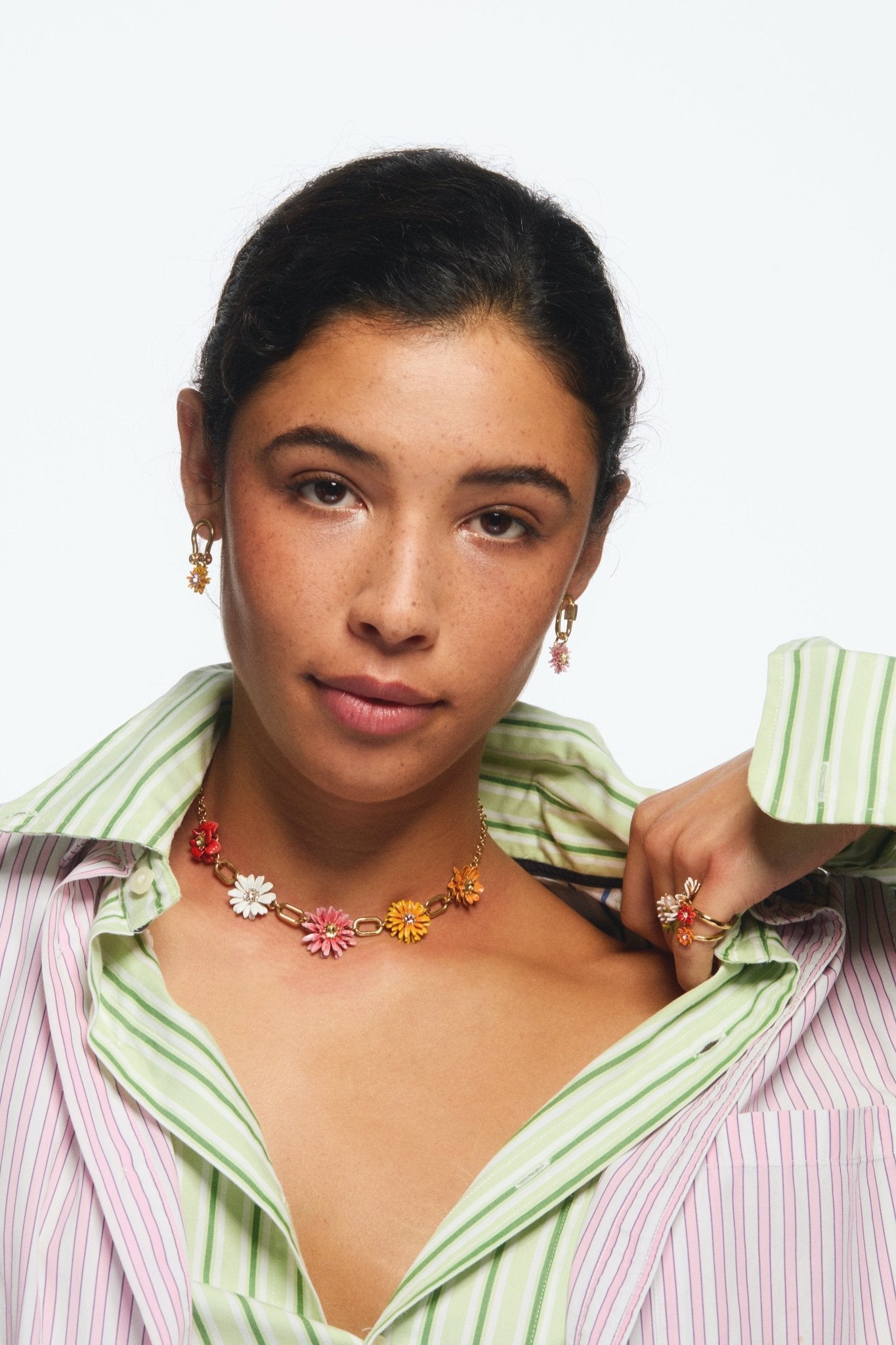 Gold link necklace with daisy and zinnia flowers | AVFR3011 - Les Nereides