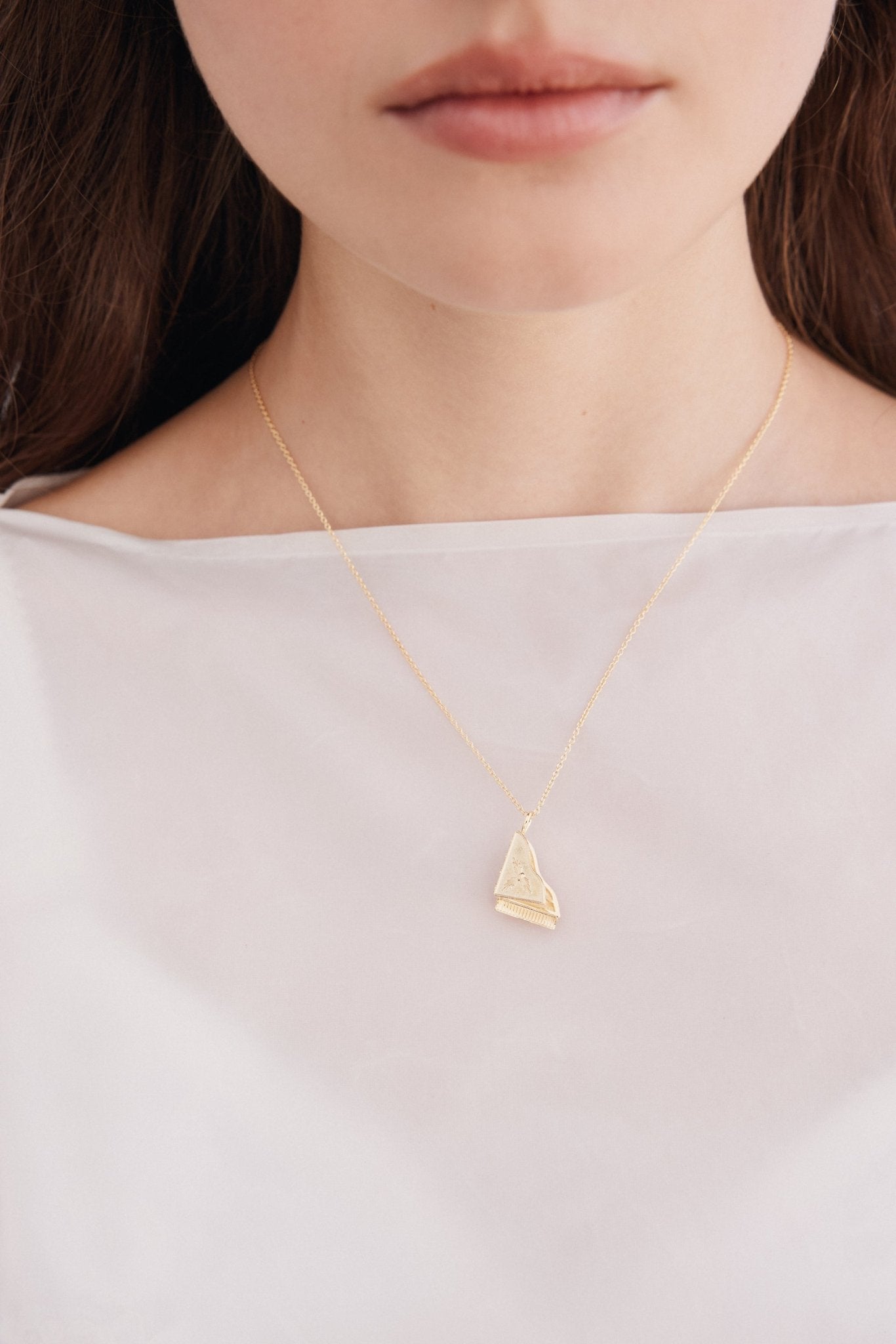 Gold Piano Pendant Necklace | AXOP3041 - Les Nereides
