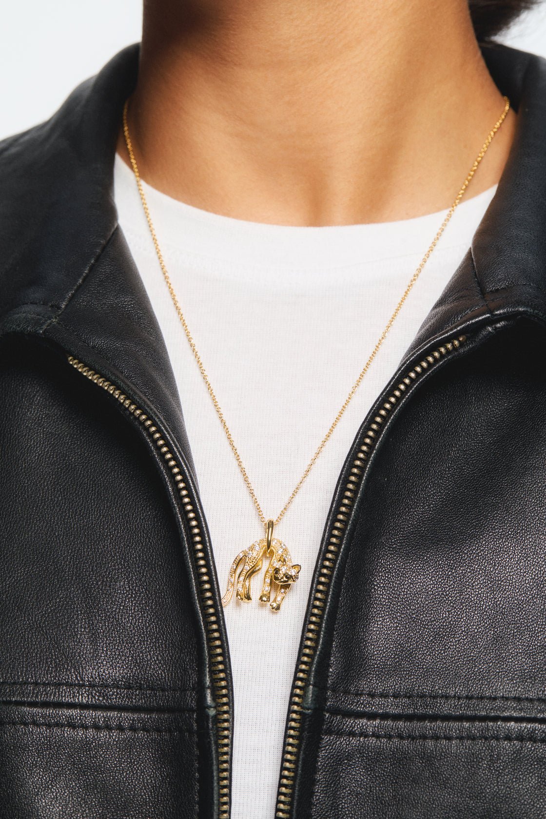 Golden cat and crystal pendant necklace | AVLA3011 - Les Nereides