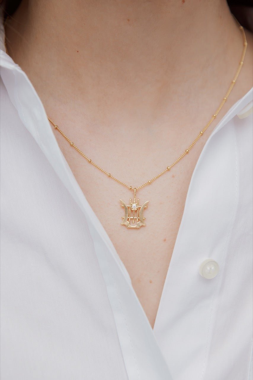 Golden Lyre Pendant Necklace | AWOP3011 - Les Nereides