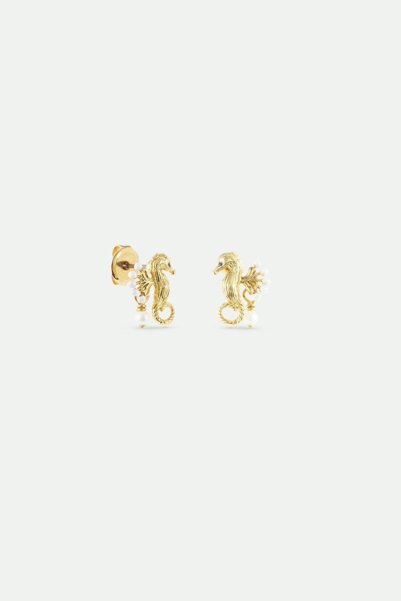 Golden Seahorse And White Pearl Earrings | AXMO1011 - Les Nereides