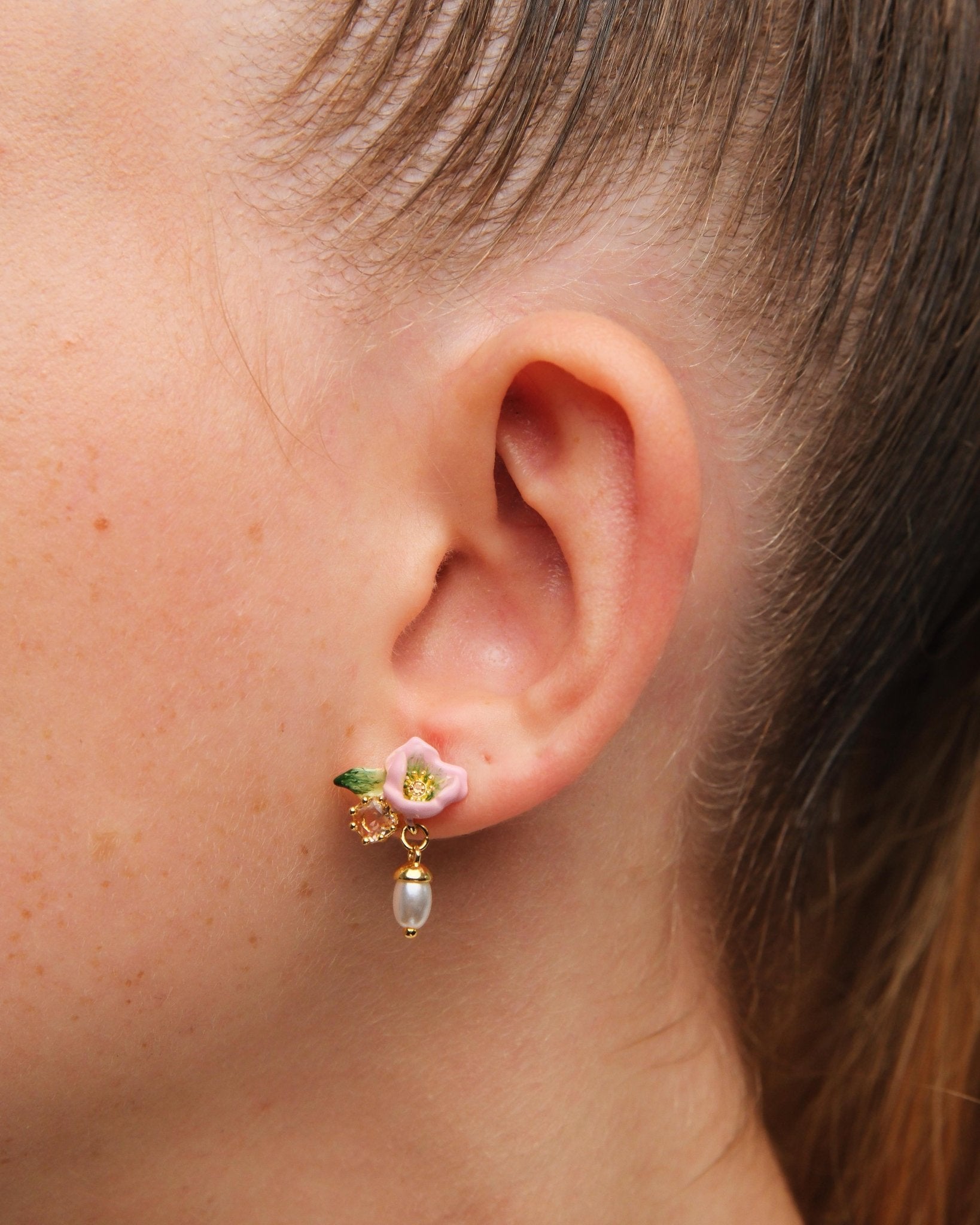 Hellebore Christmas Rose & Crystal Pearl Earrings | AUVH1051 - Les Nereides