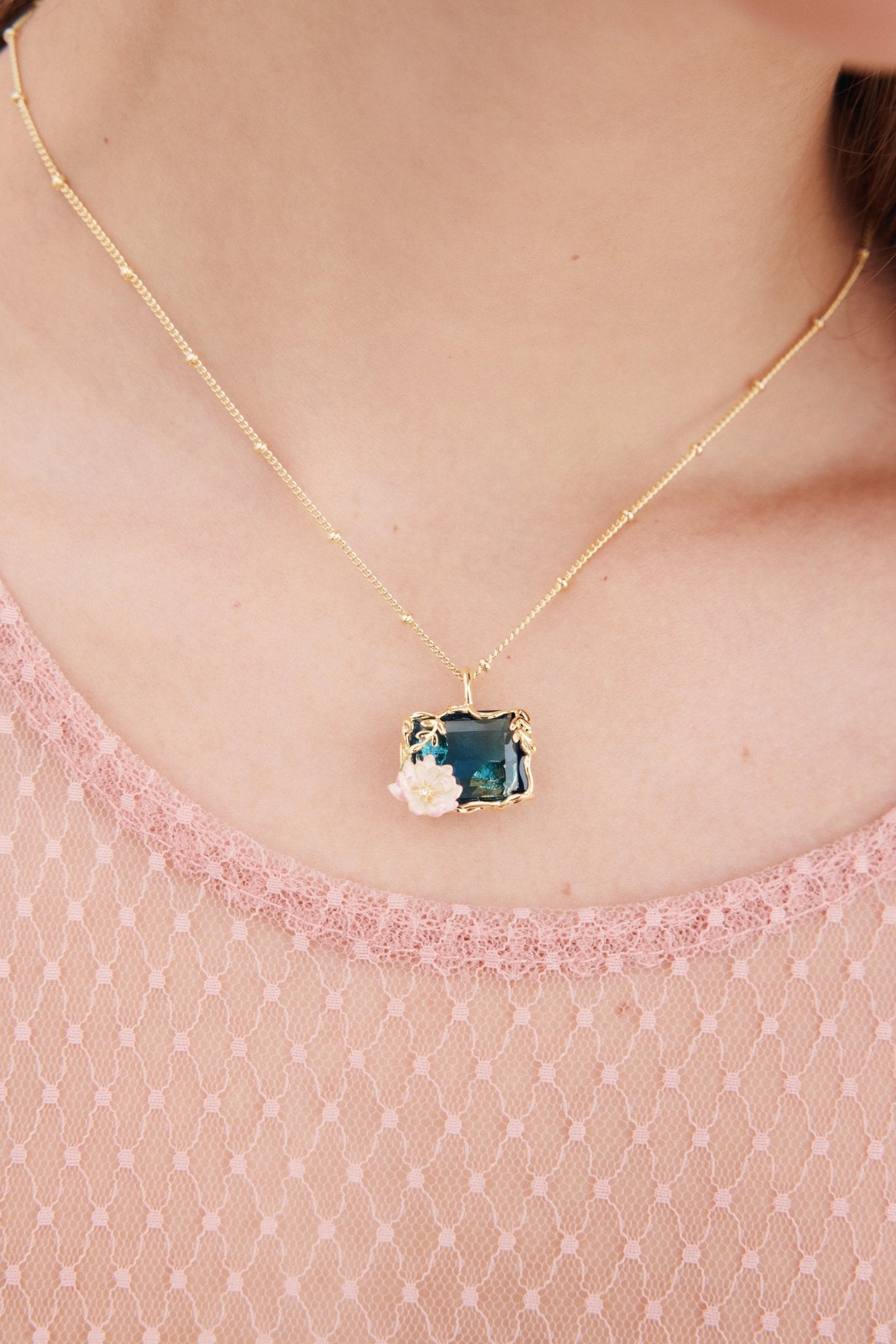 Necklace With Blue And Pink Water Lily Pendant | AXON3031 - Les Nereides