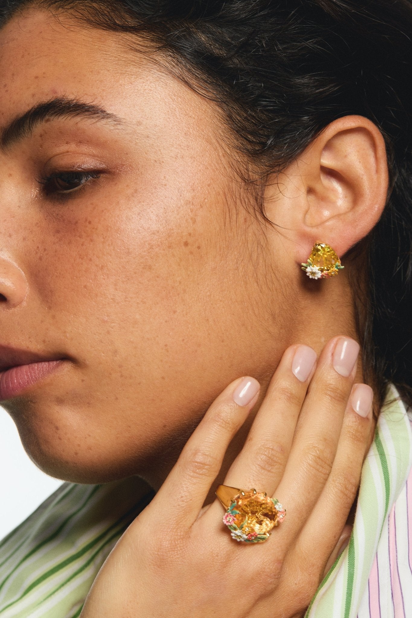 Oval pink faceted stone cocktail ring with zinnias and daisies | AVJC6041 - Les Nereides