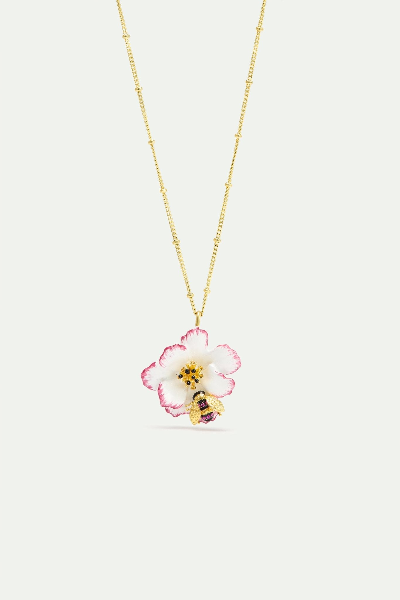 Pendant Necklace With White And Pink Cosmos Flower And Gold Bee | AXAM3011 - Les Nereides
