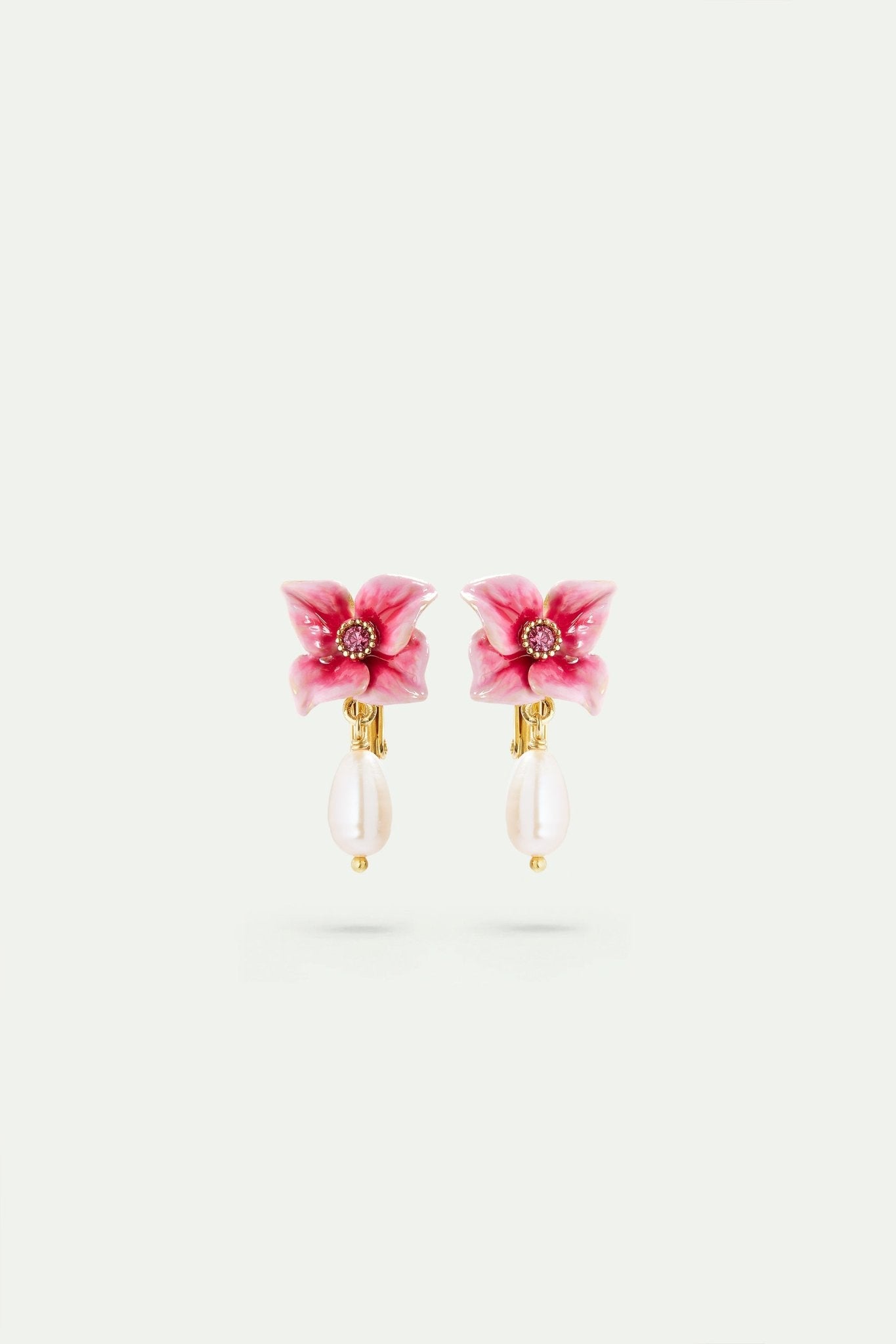 Pink hydrangea flower and cultured pearl earrings | AVJH1011 - Les Nereides