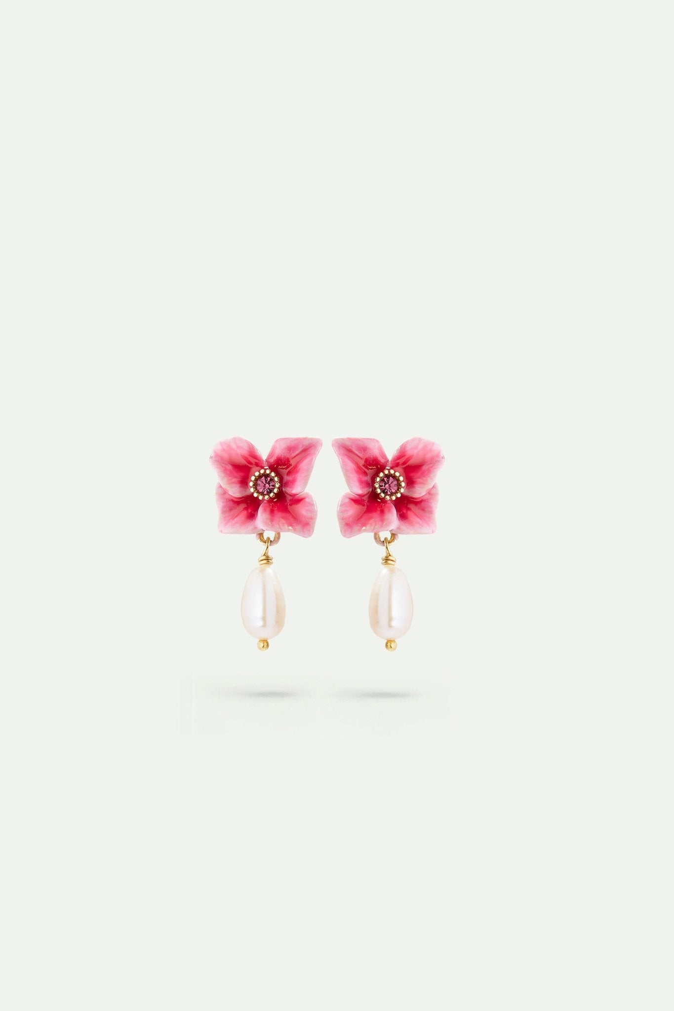 Pink hydrangea flower and cultured pearl earrings | AVJH1011 - Les Nereides