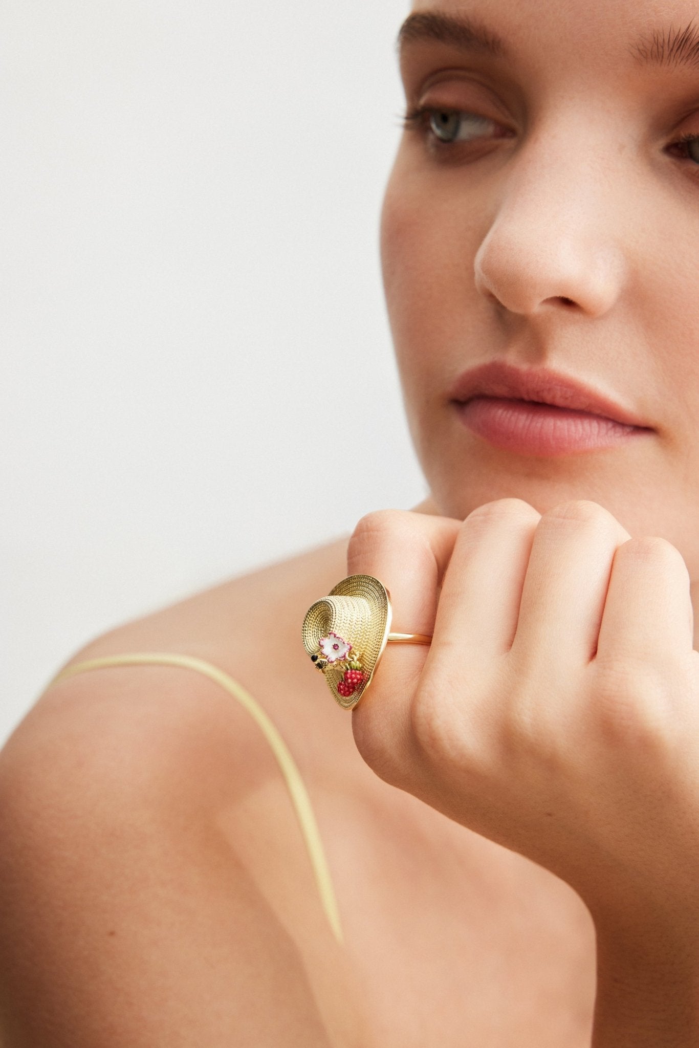 Ring With Gold Hat, Cosmos, Bee, Raspberry And Pink Crystal | AXAM6021 - Les Nereides