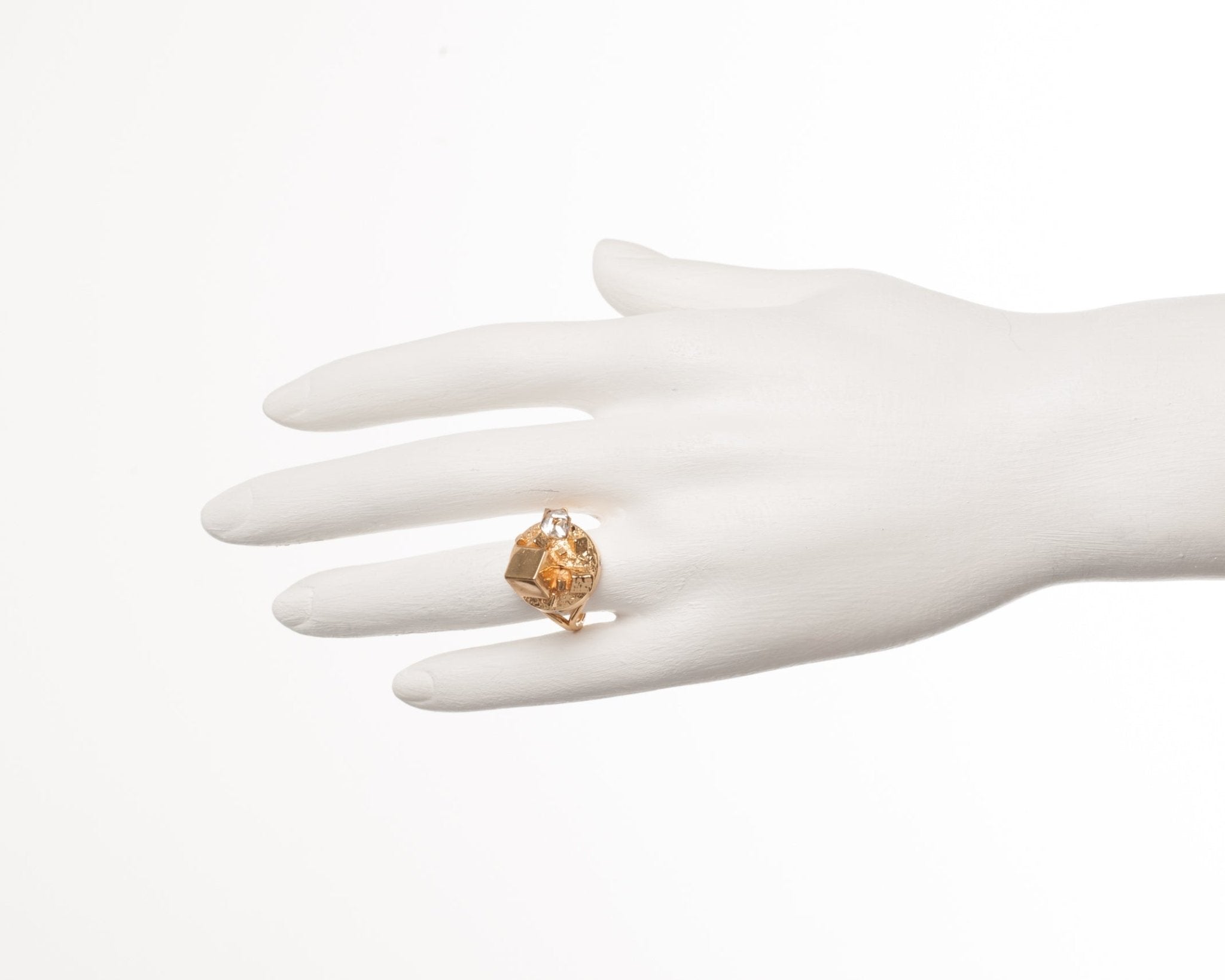 Roches Singulieres Large Cube On Signet Rings | AERO605/11 - Les Nereides