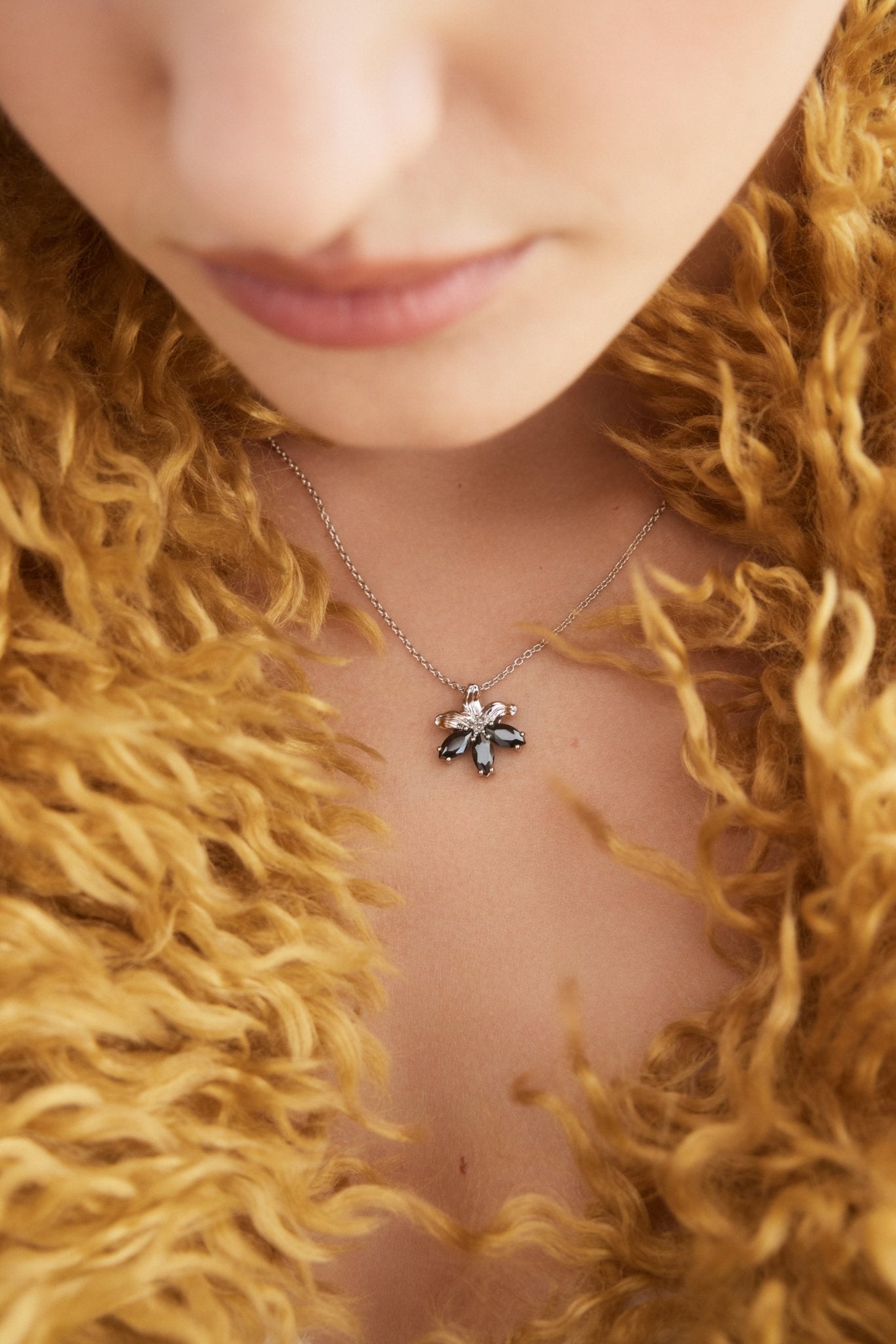 Silver Lily And Black Stone Pendant Necklace | AXNF3081 - Les Nereides