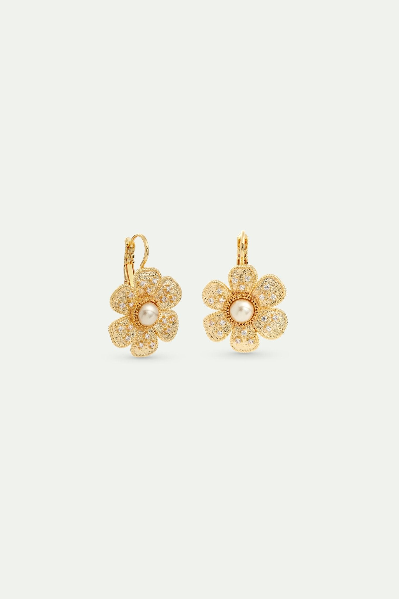 Sleeper Earrings Composed Of A Gold - Plated Brass Flower | AVTH1011 - Les Nereides