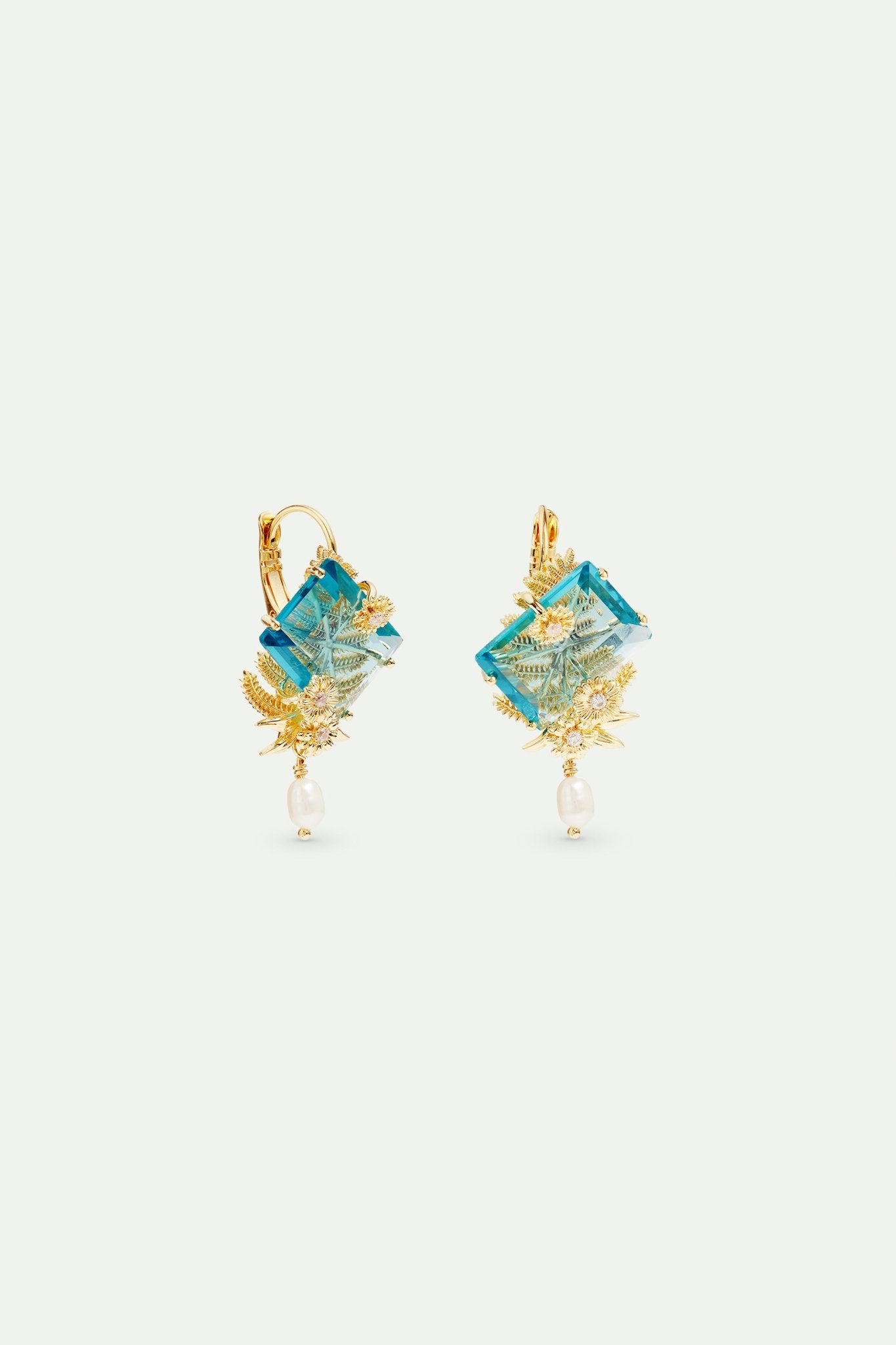 Sleeper earrings with blue cut stone, golden flowers and cultured pearl | AVNF1121 - Les Nereides