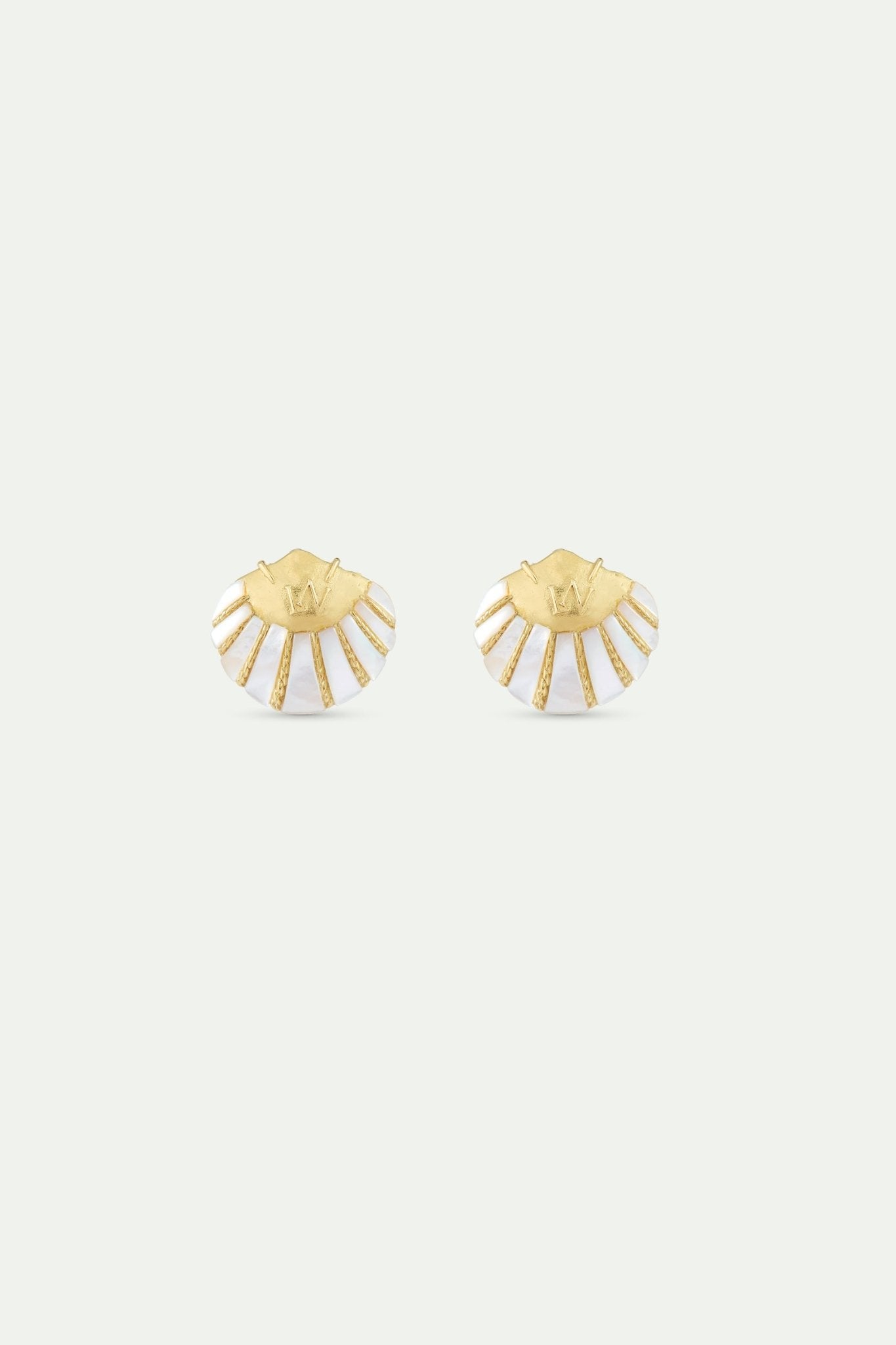 White And Gold Shell Earrings | AXMO1031 - Les Nereides