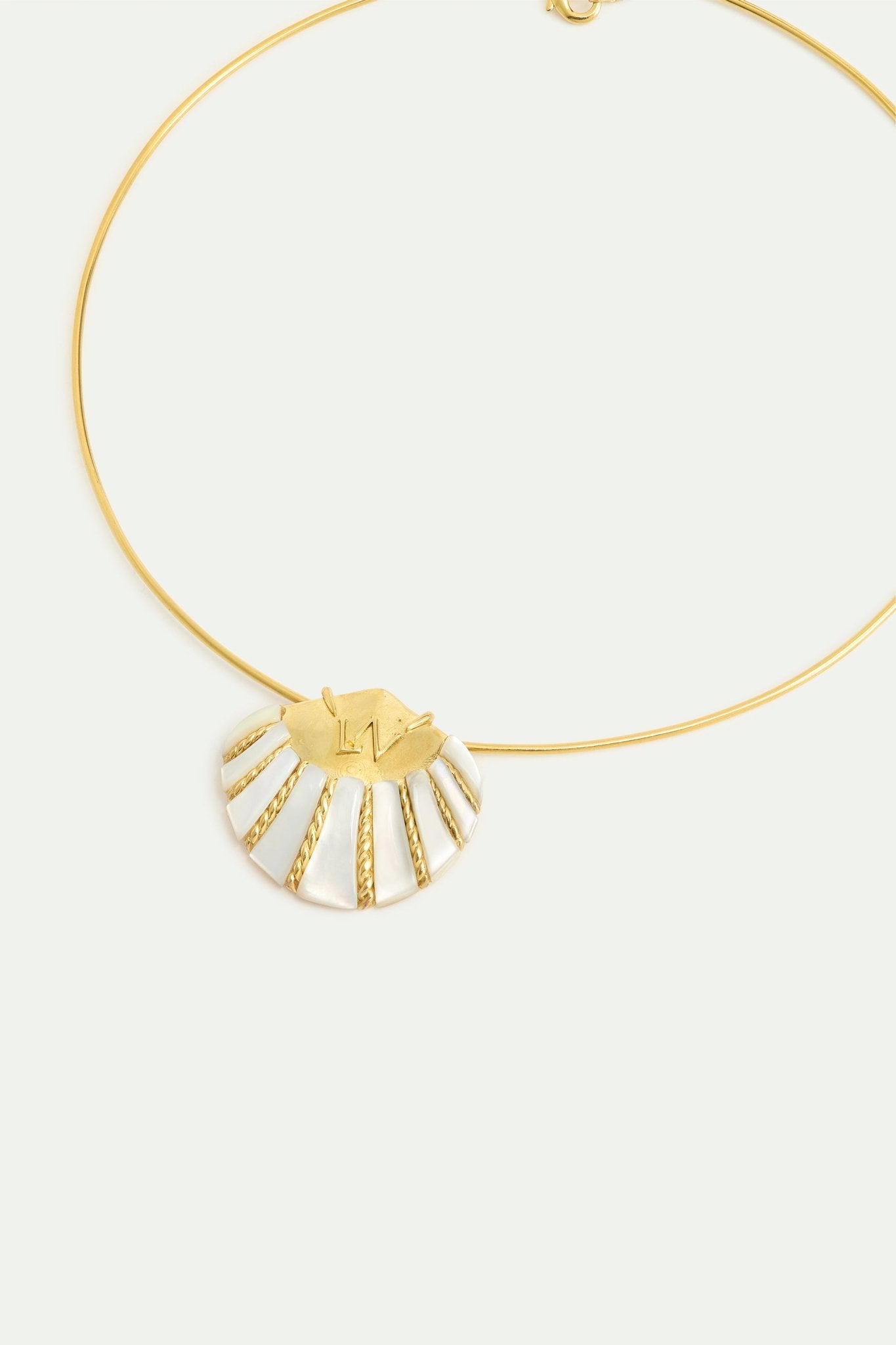 White And Gold Shell Necklace | AXMO3021 - Les Nereides