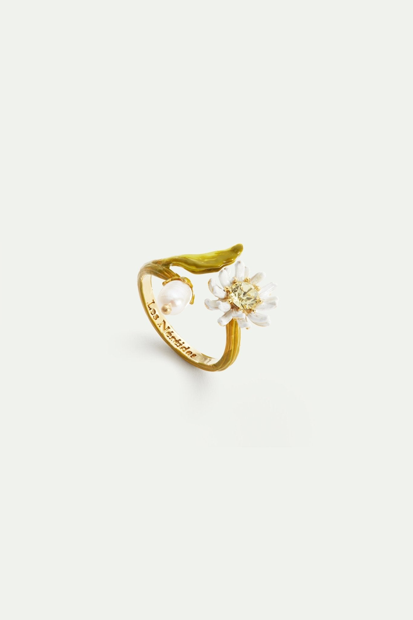 White and green daisy, mother of pearl bead adjustable ring | AVFR6031 - Les Nereides